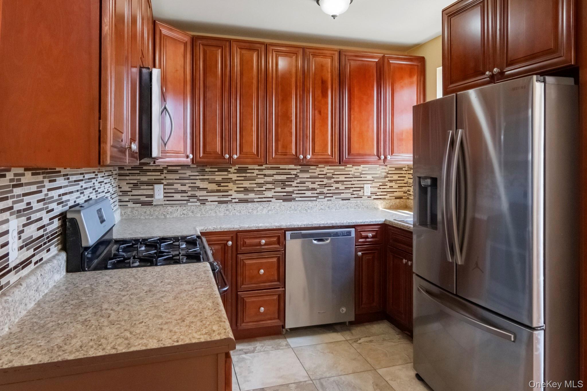 #5 photo, 989 Sacket Avenue, Bronx , NY 10462