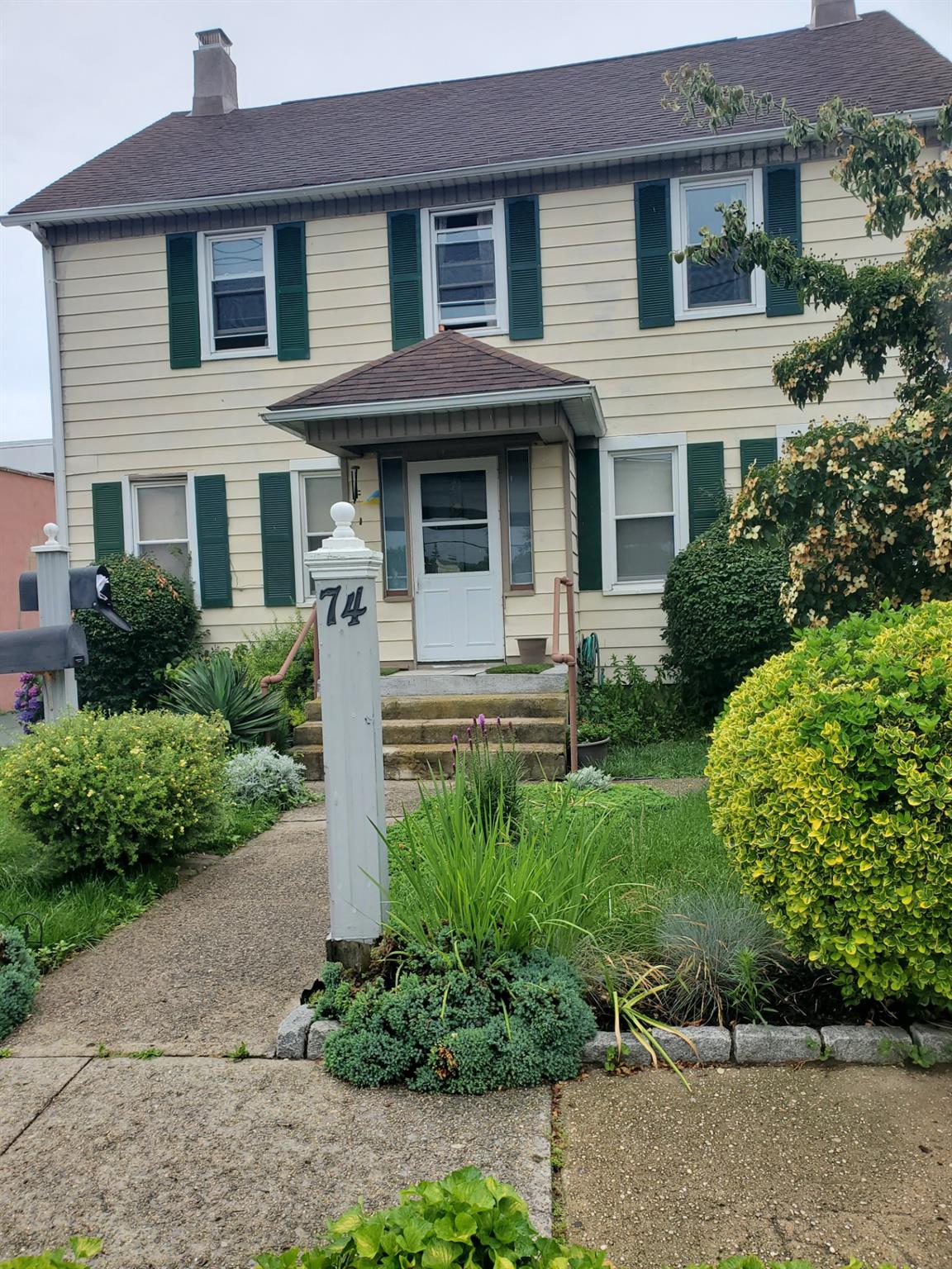 #1 photo, 74 W Hoffman Avenue, Lindenhurst , NY 11757