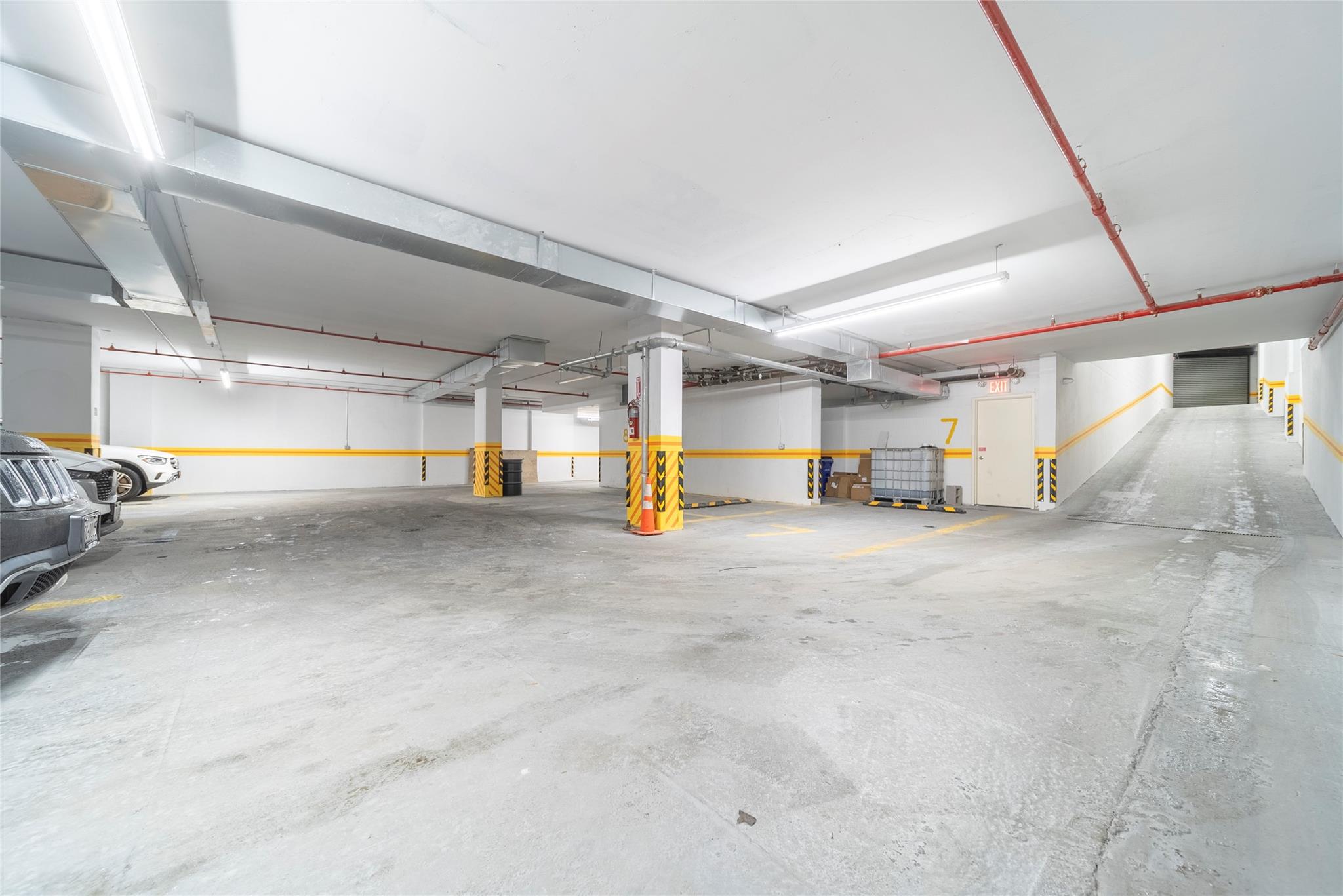 #7 photo, 124-28 Queens Boulevard, クイーンズ区 Kew Gardens , NY 11415