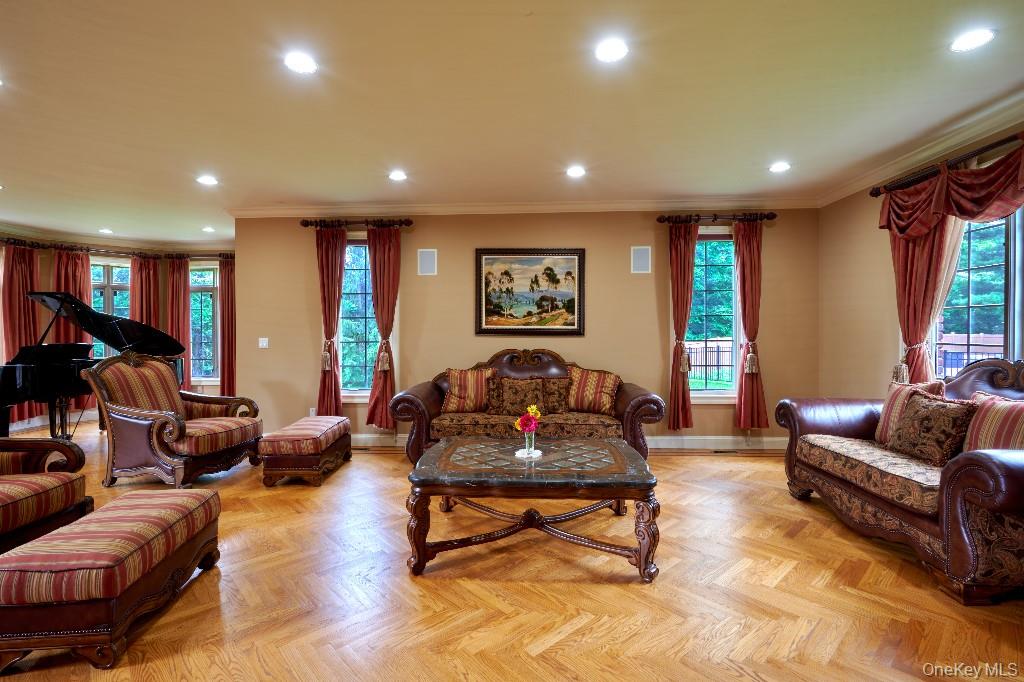 #9 photo, 637 S Mountain Road, New City , NY 10956