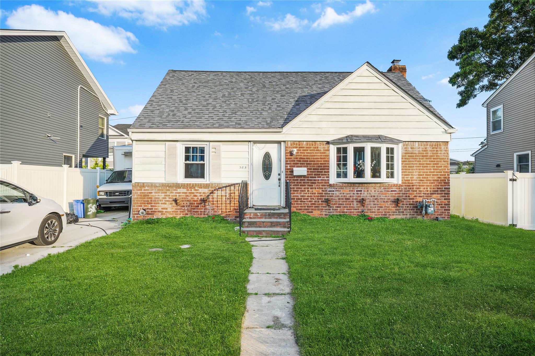 #1 photo, 585 Emerson Street, 長島 Uniondale , NY 11553