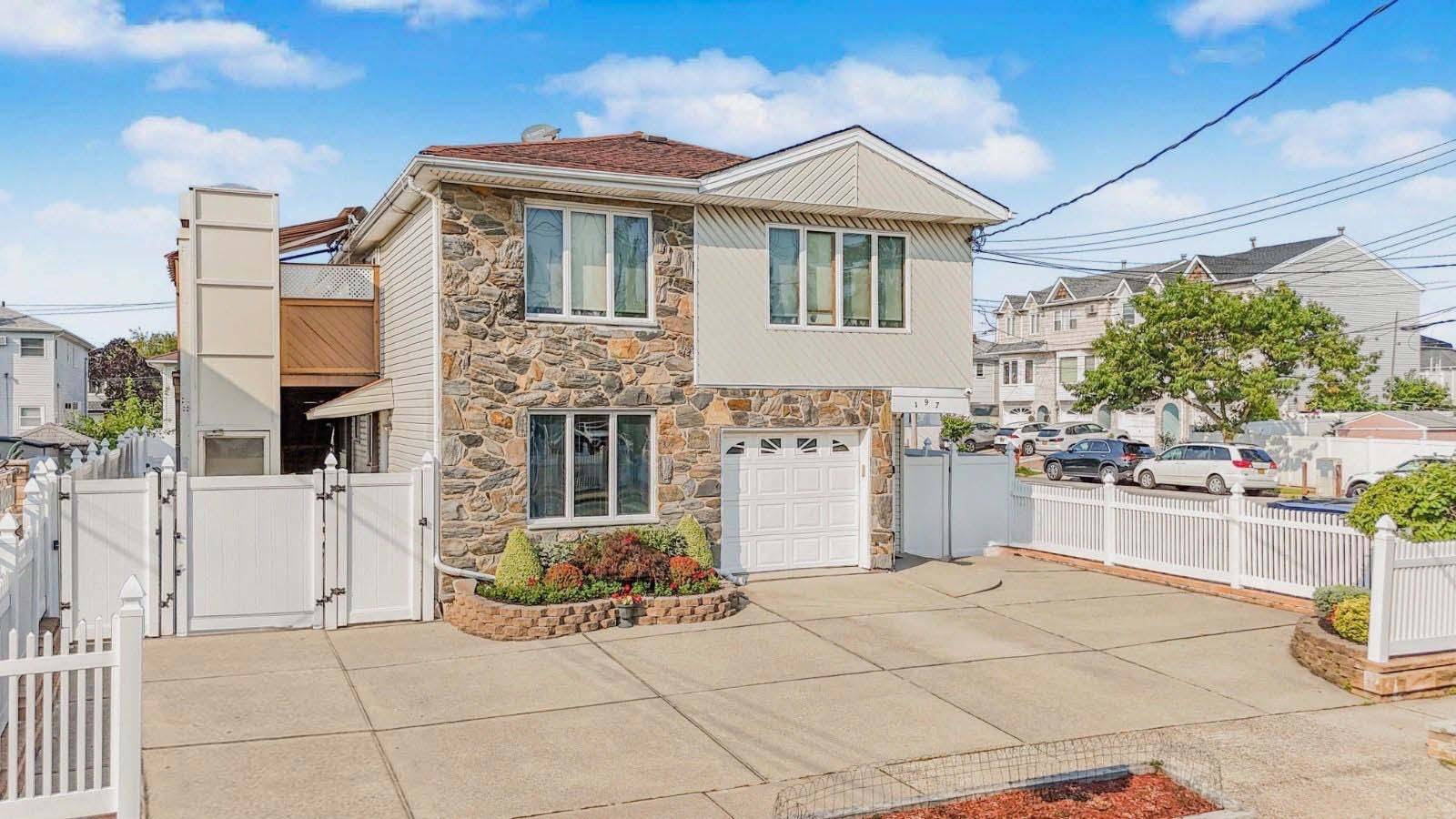 #1 photo, 197 Slater Boulevard, Staten Island , NY 10305