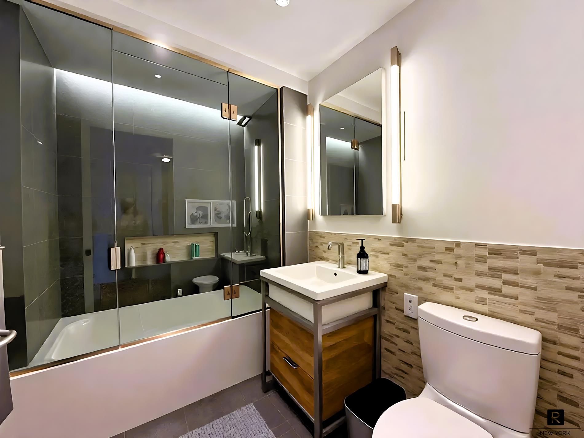 #5 photo, 211 E 13th Street, マンハッタン E. Greenwich Village , NY 10003