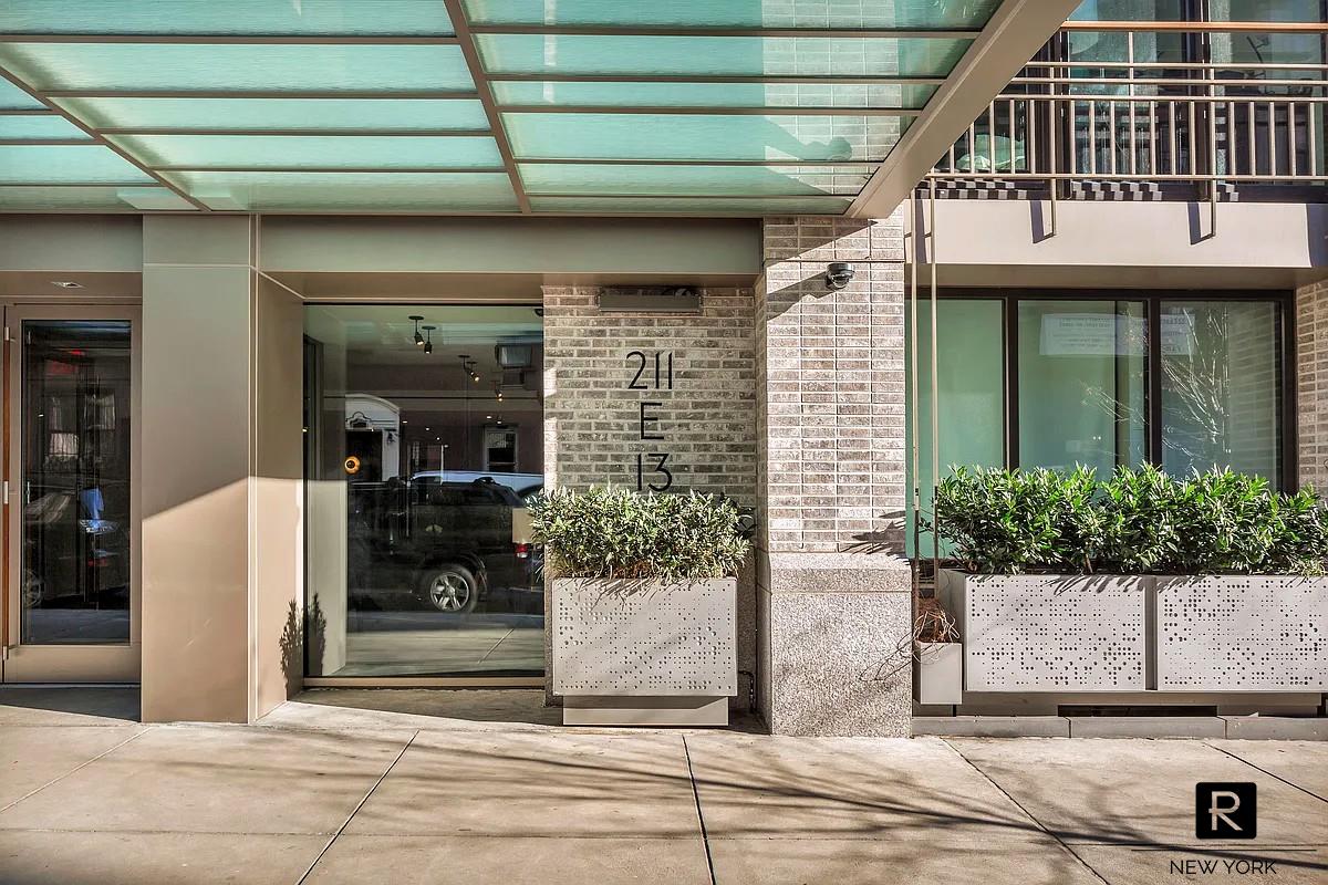 #8 photo, 211 E 13th Street, マンハッタン E. Greenwich Village , NY 10003