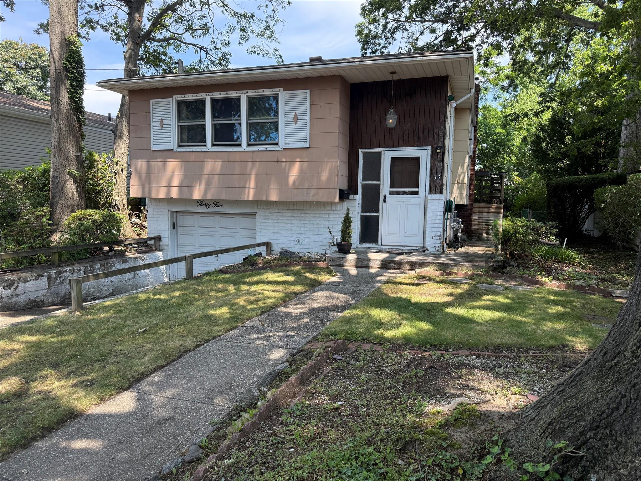 #1 photo, 35 E Walnut Street, 長島 Massapequa , NY 11758