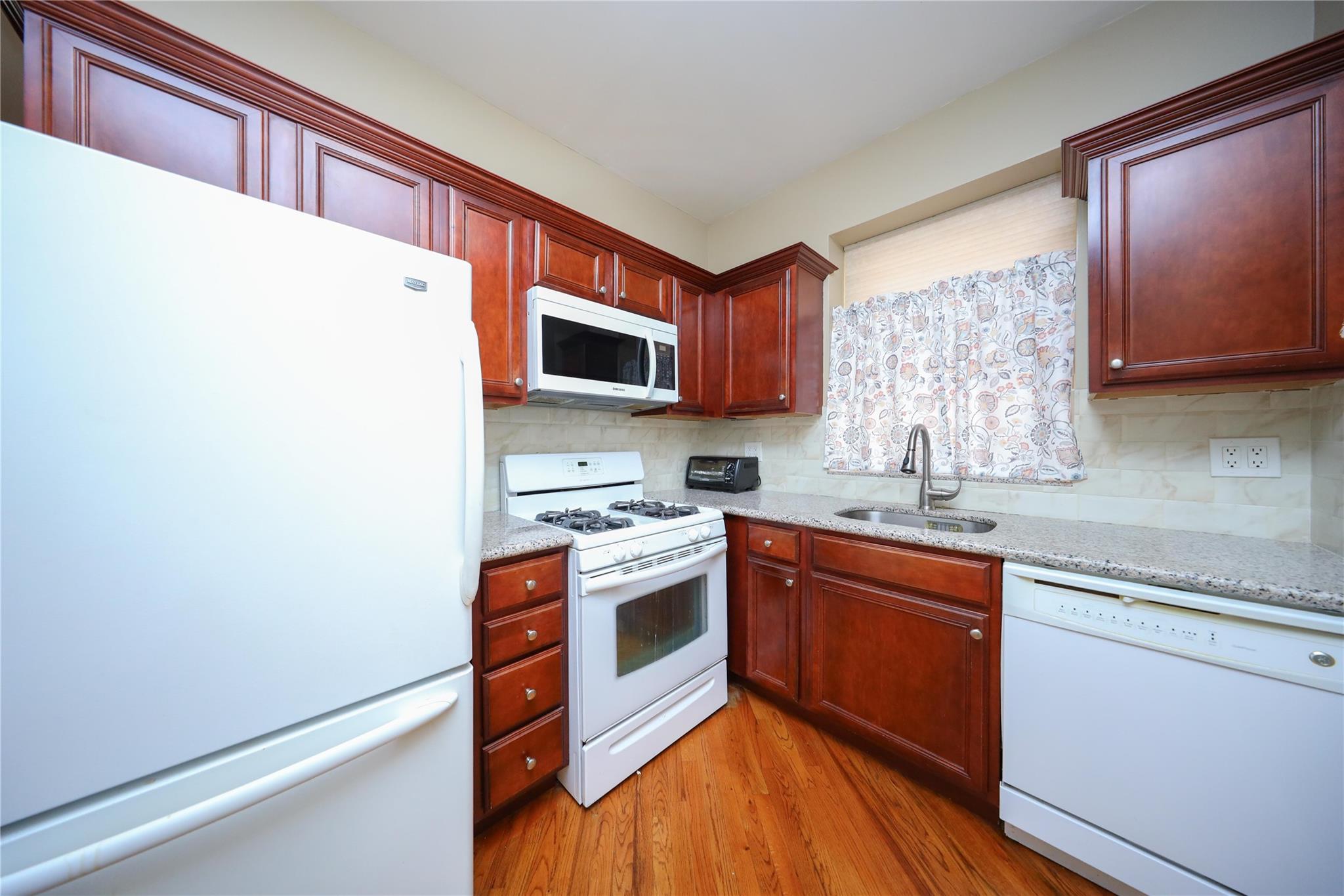 #7 photo, 2132 E 13th Street, 布鲁克林 Brooklyn , NY 11229