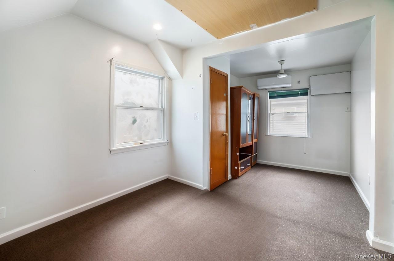 #10 photo, 81-56 264th Street, Glen Oaks , NY 11004