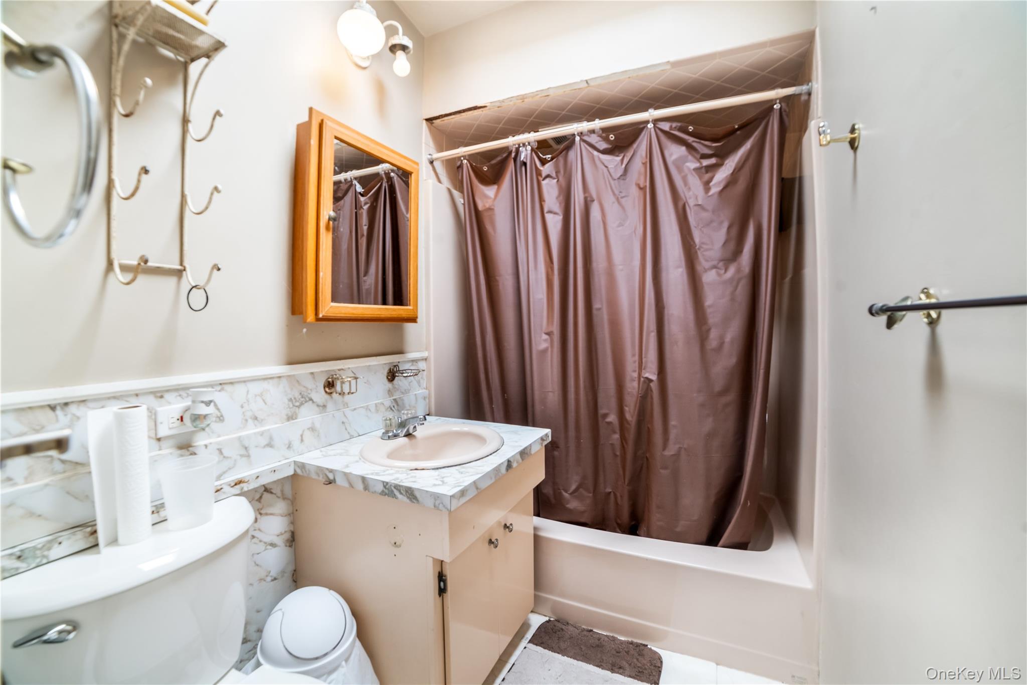 #12 photo, 81-56 264th Street, Glen Oaks , NY 11004