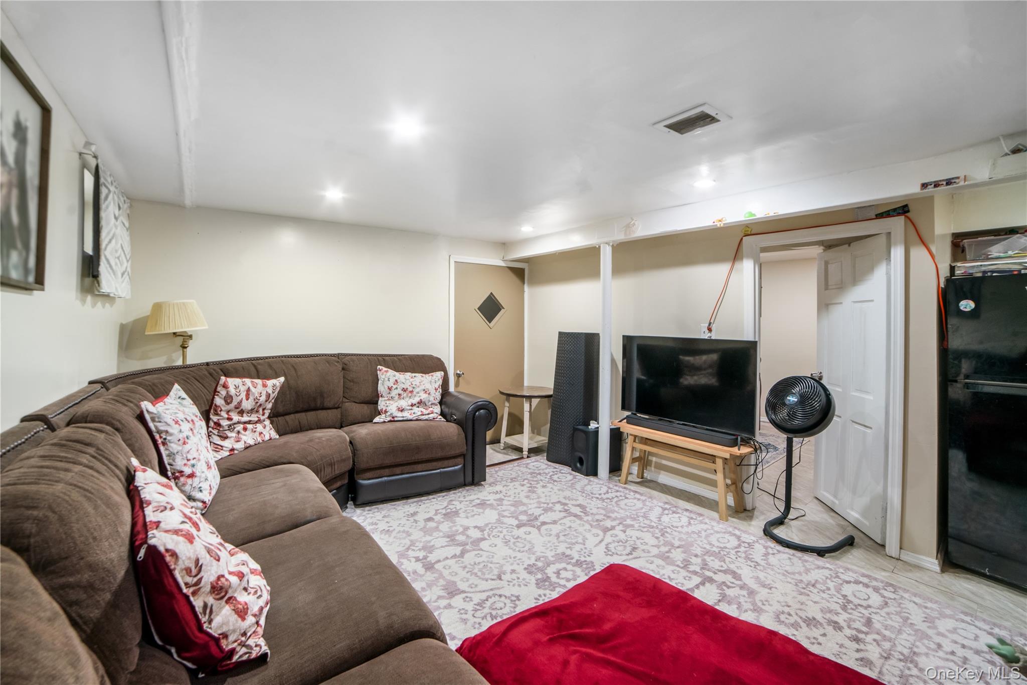 #15 photo, 81-56 264th Street, Glen Oaks , NY 11004