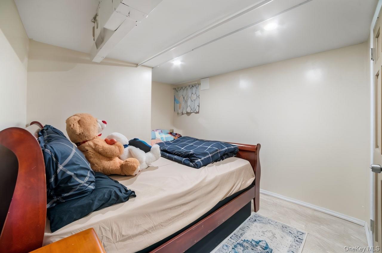 #16 photo, 81-56 264th Street, Glen Oaks , NY 11004