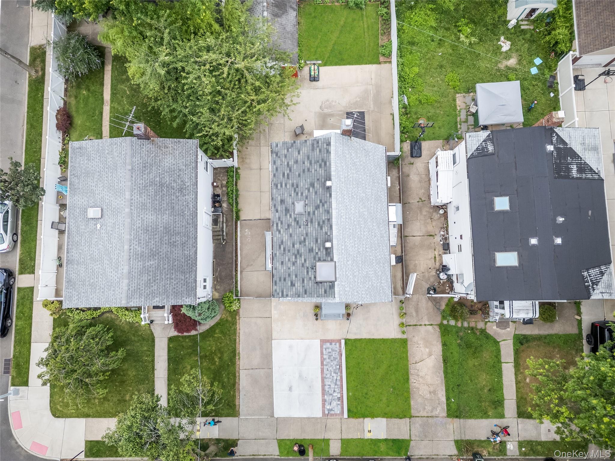 #17 photo, 81-56 264th Street, Glen Oaks , NY 11004