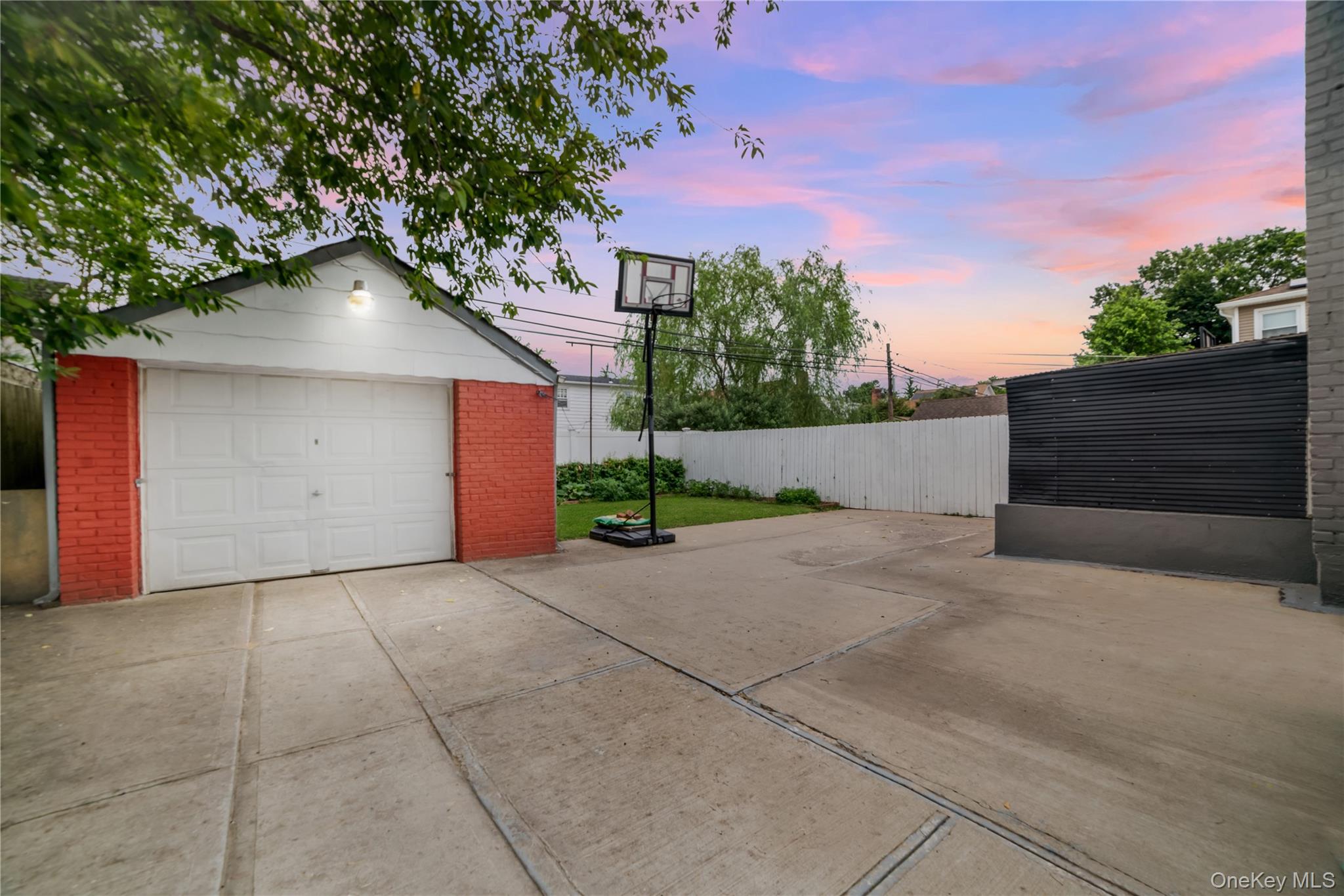 #18 photo, 81-56 264th Street, Glen Oaks , NY 11004