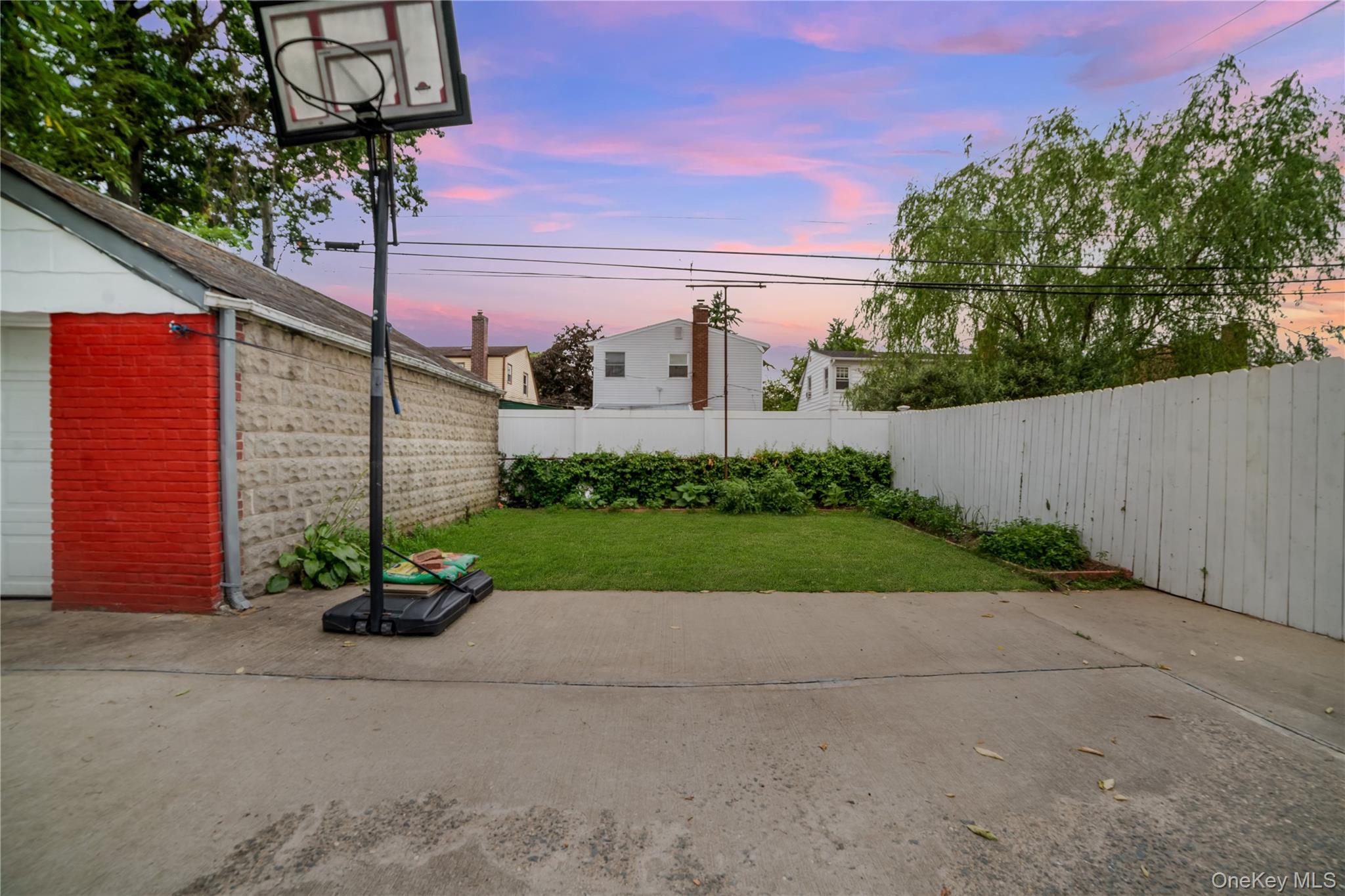 #19 photo, 81-56 264th Street, Glen Oaks , NY 11004