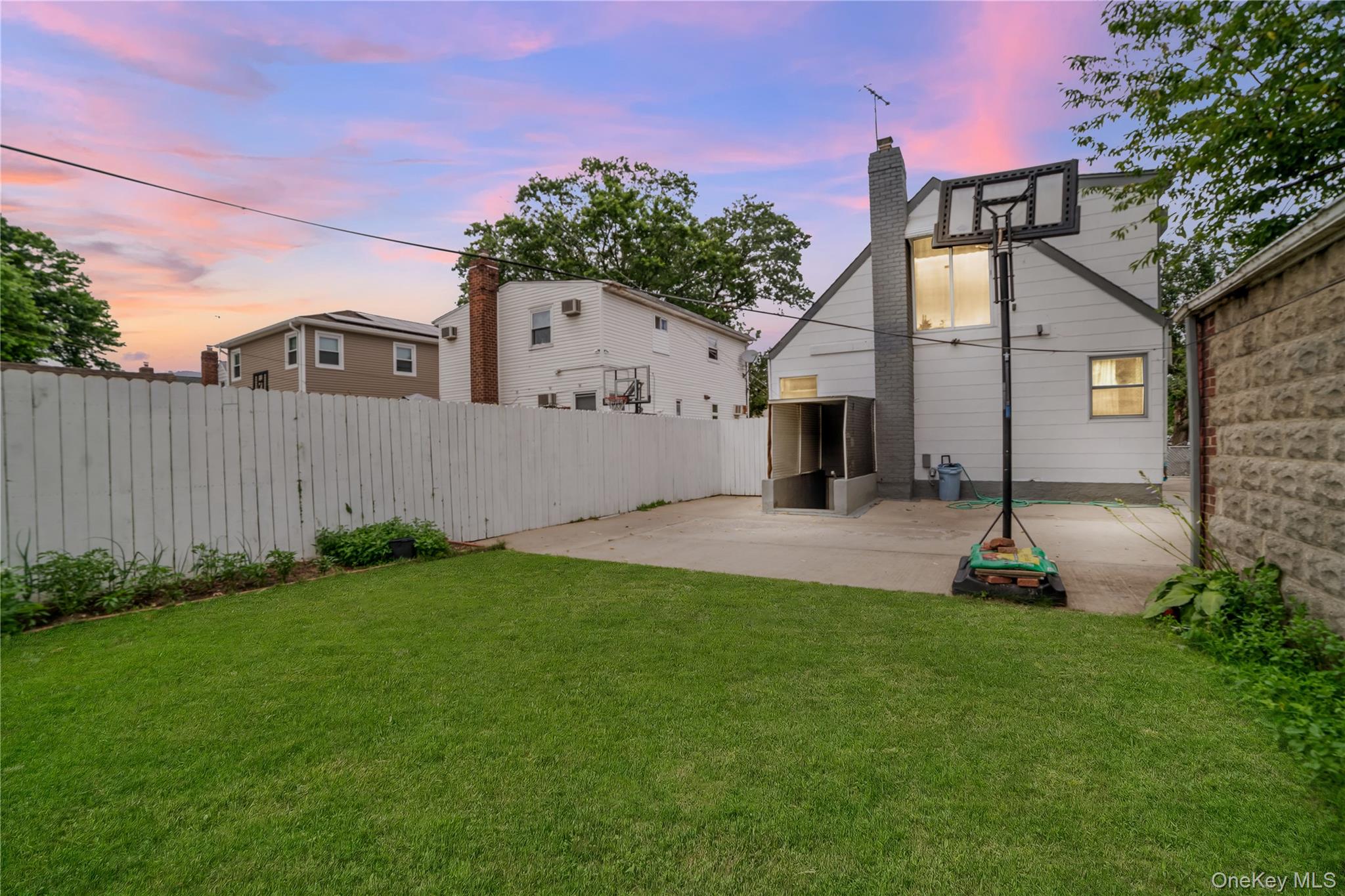 #20 photo, 81-56 264th Street, Glen Oaks , NY 11004