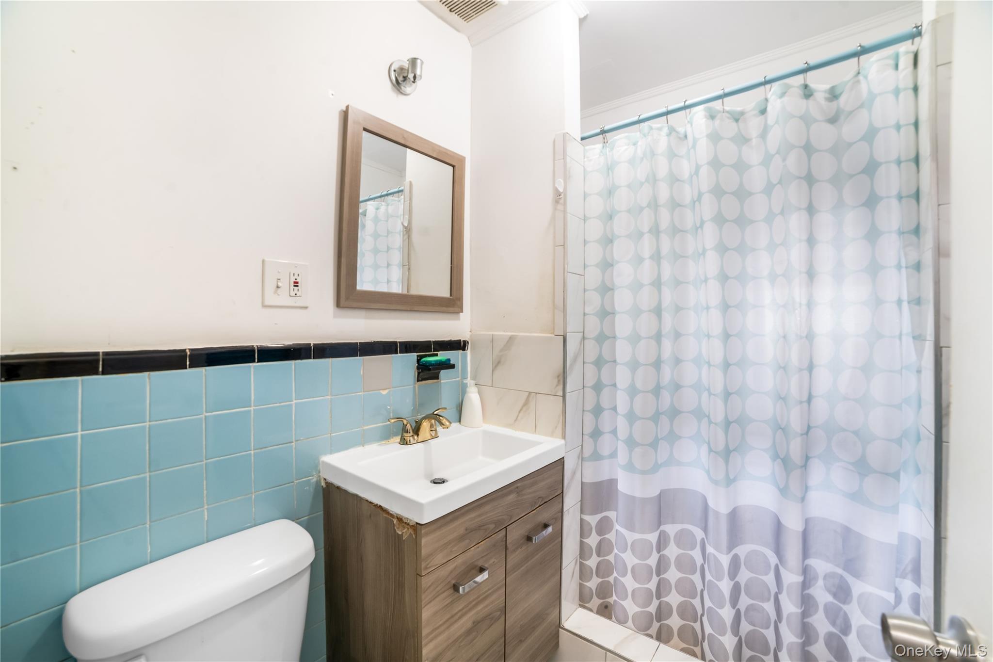 #8 photo, 81-56 264th Street, Glen Oaks , NY 11004