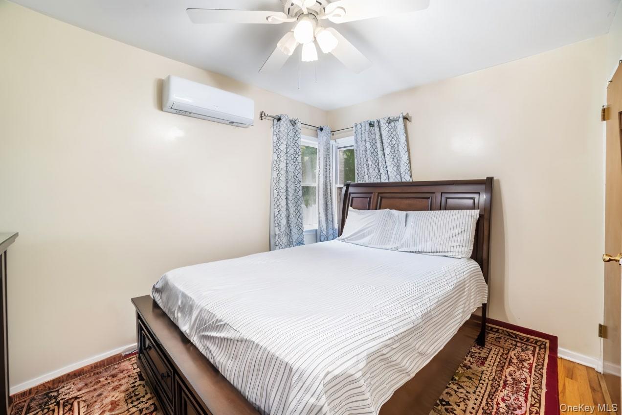 #9 photo, 81-56 264th Street, Glen Oaks , NY 11004