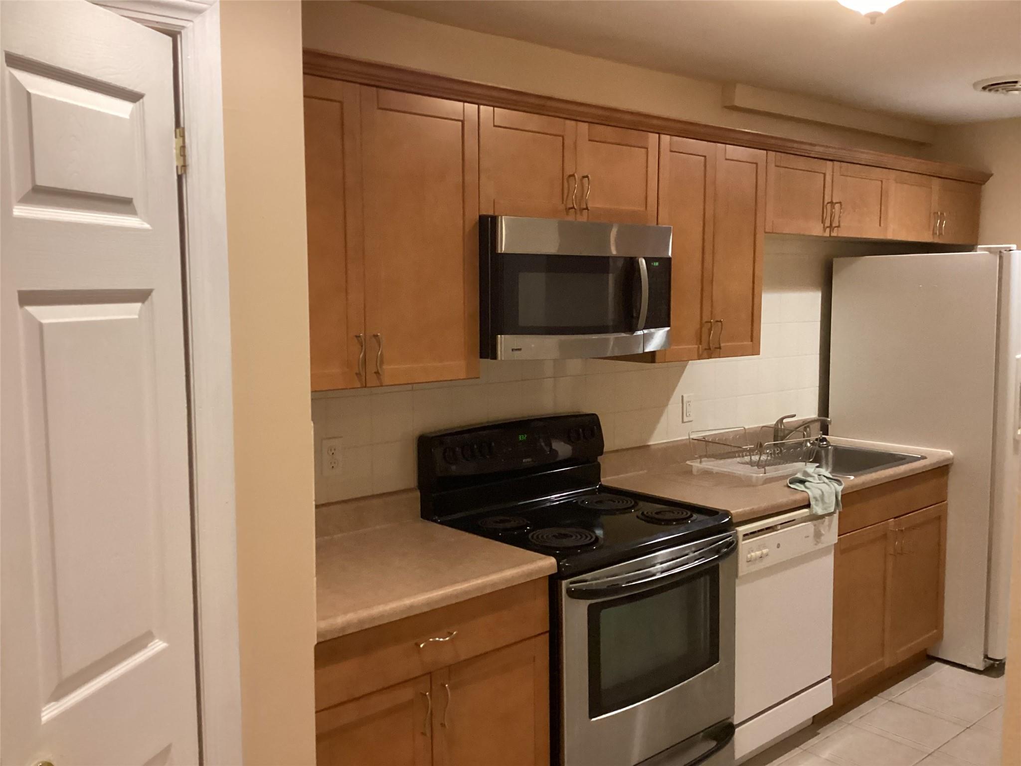 #2 photo, 2 Debron Court, サフォーク郡 Centereach , NY 11720