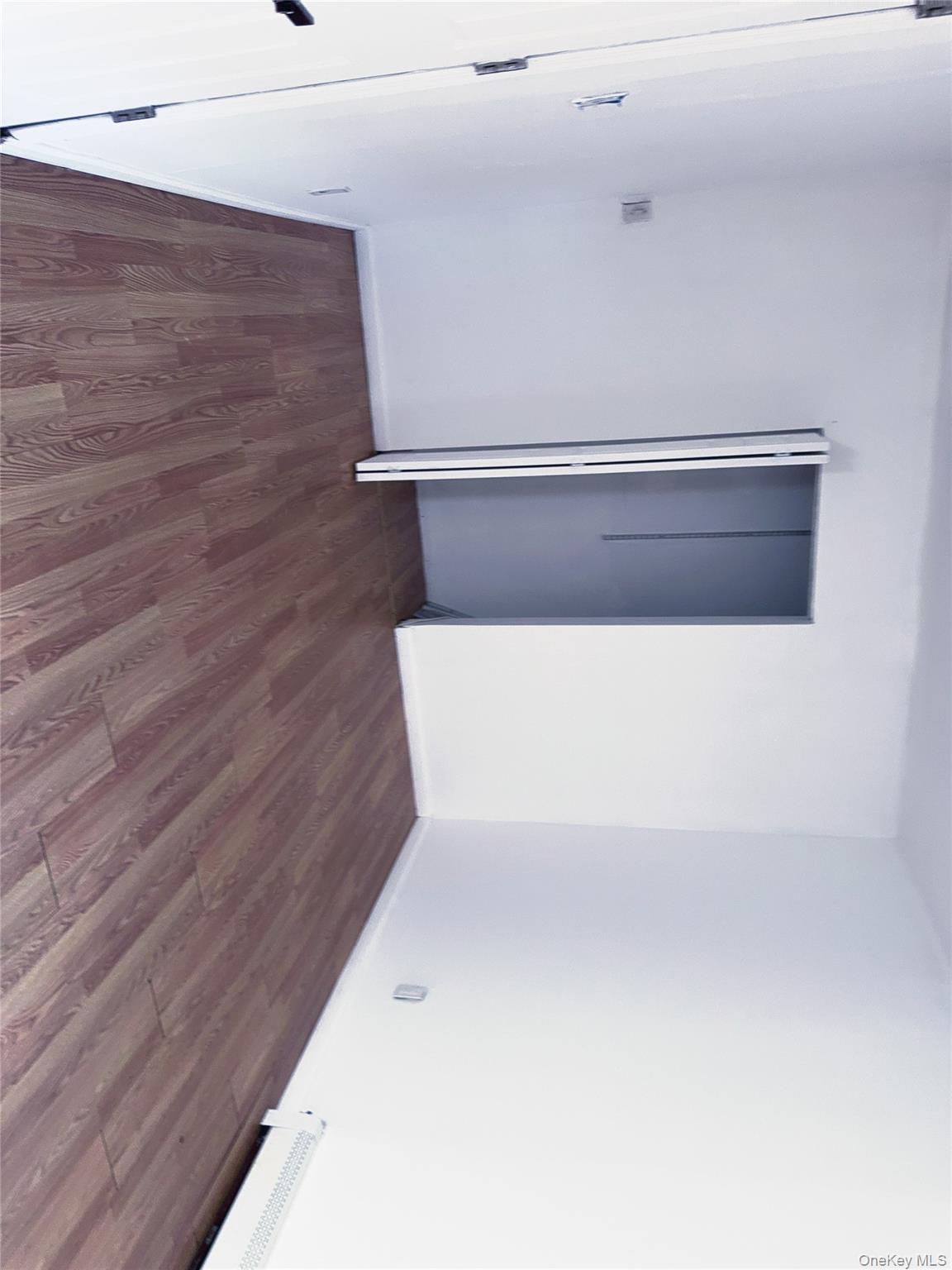 #13 photo, 176 Floyd Street, サフォーク郡 Brentwood , NY 11717