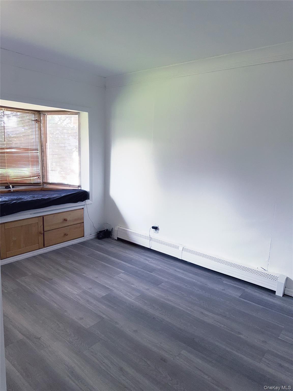 #19 photo, 176 Floyd Street, サフォーク郡 Brentwood , NY 11717