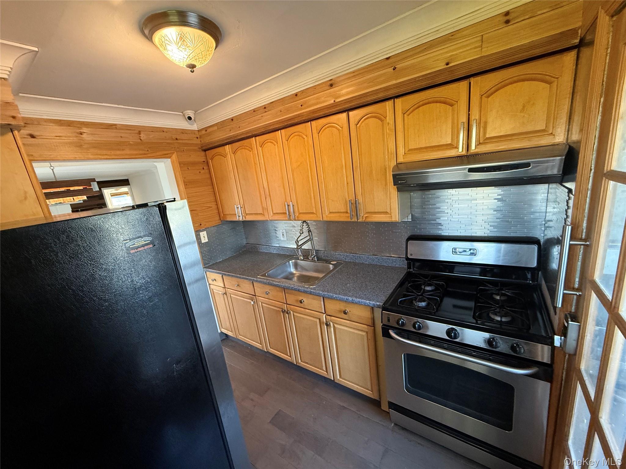 #6 photo, 176 Floyd Street, サフォーク郡 Brentwood , NY 11717