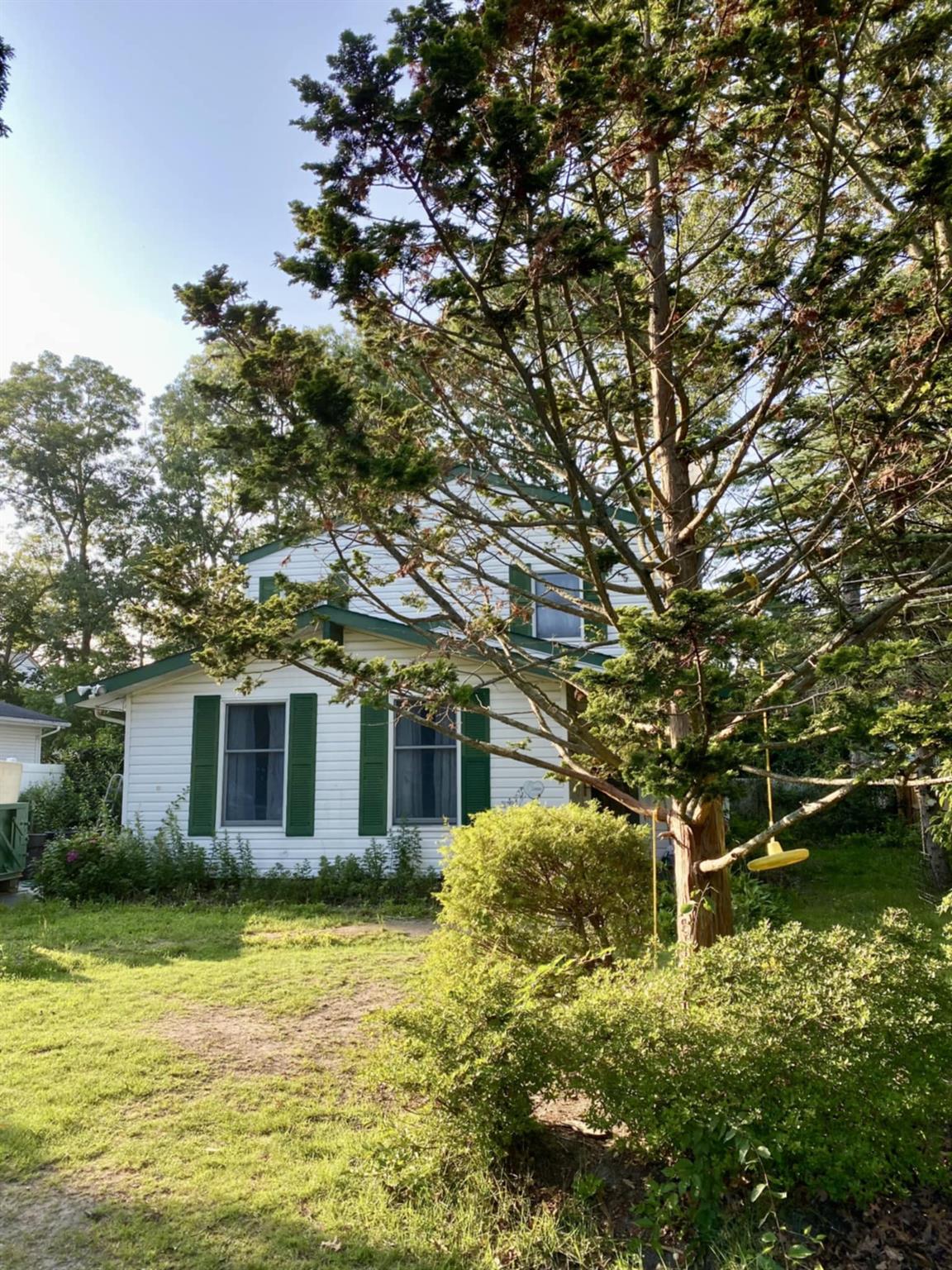 #1 photo, 17 Lee Place, Mastic , NY 11950