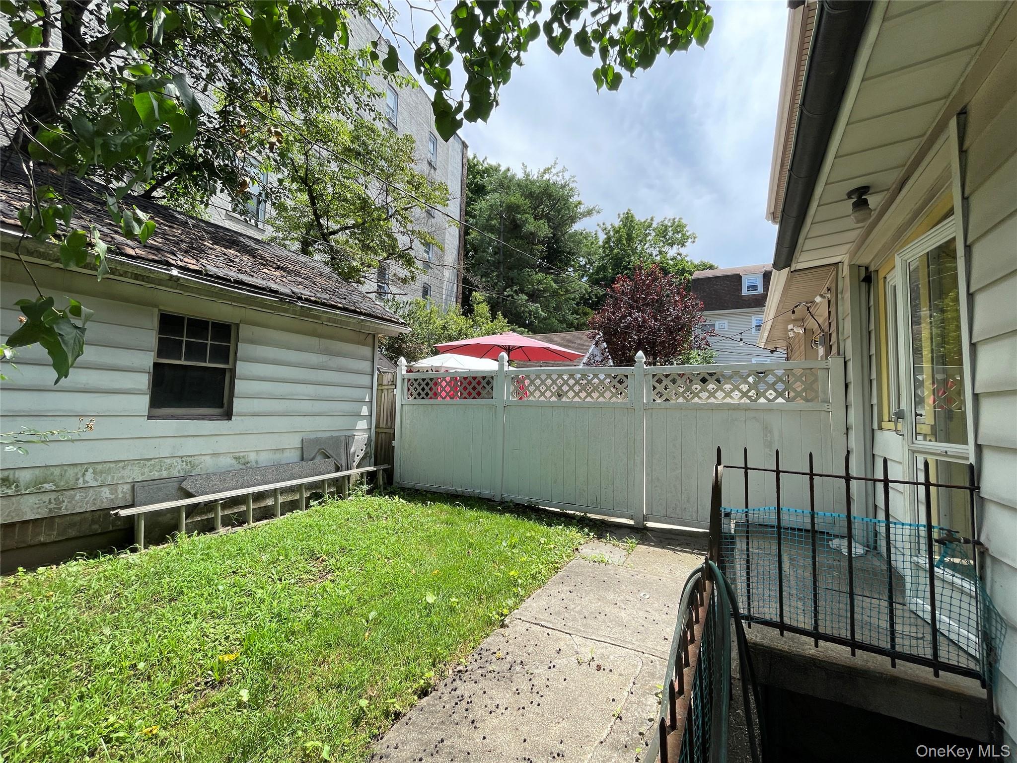 #11 photo, 384 Hawthorne Avenue, Yonkers , NY 10705