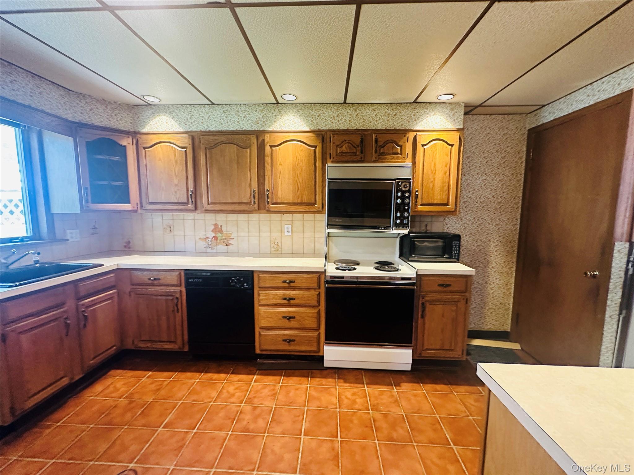 #7 photo, 384 Hawthorne Avenue, Yonkers , NY 10705