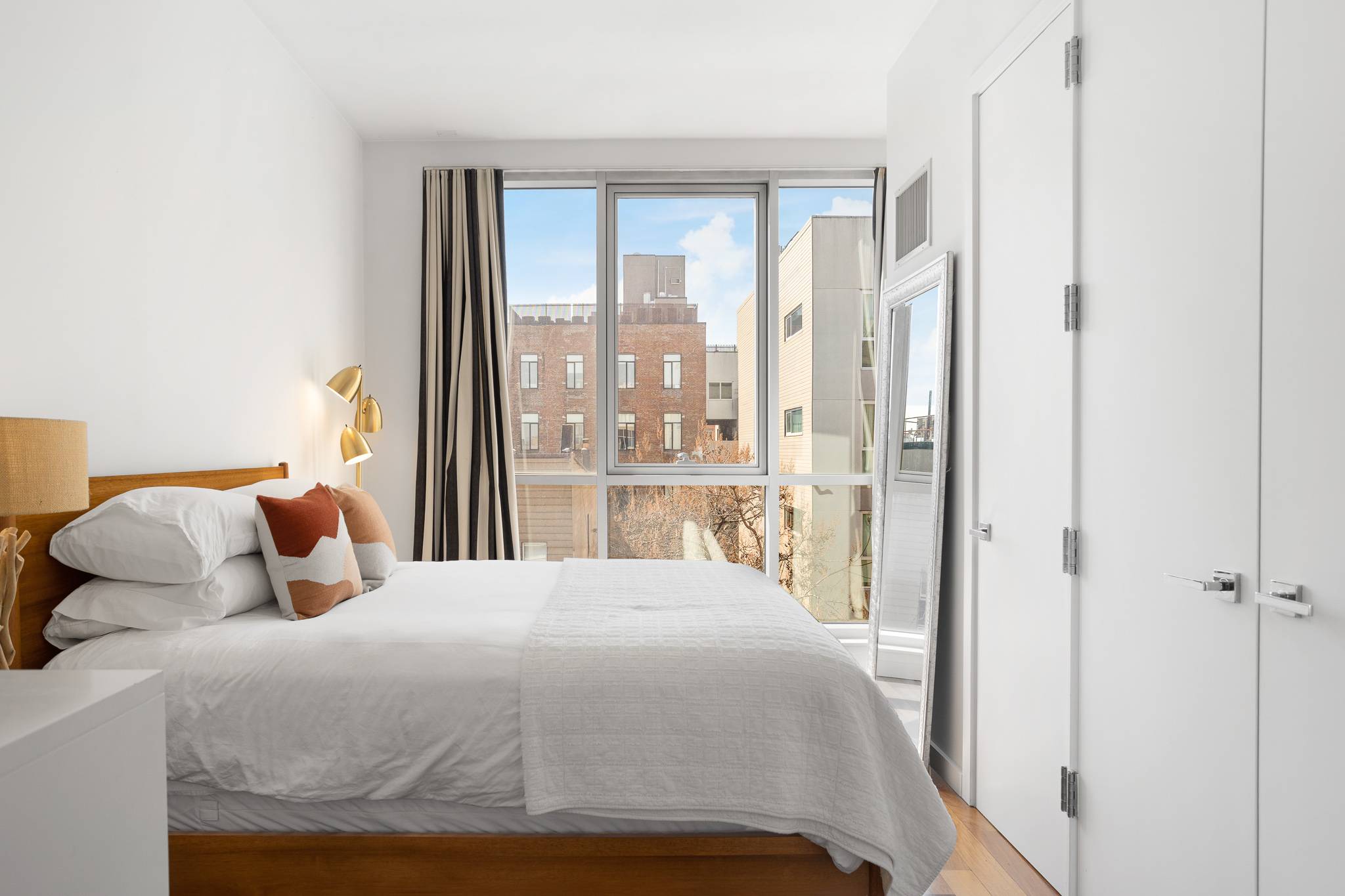 #5 photo, 135 N 11th Street, Williamsburg , NY 11249-1498