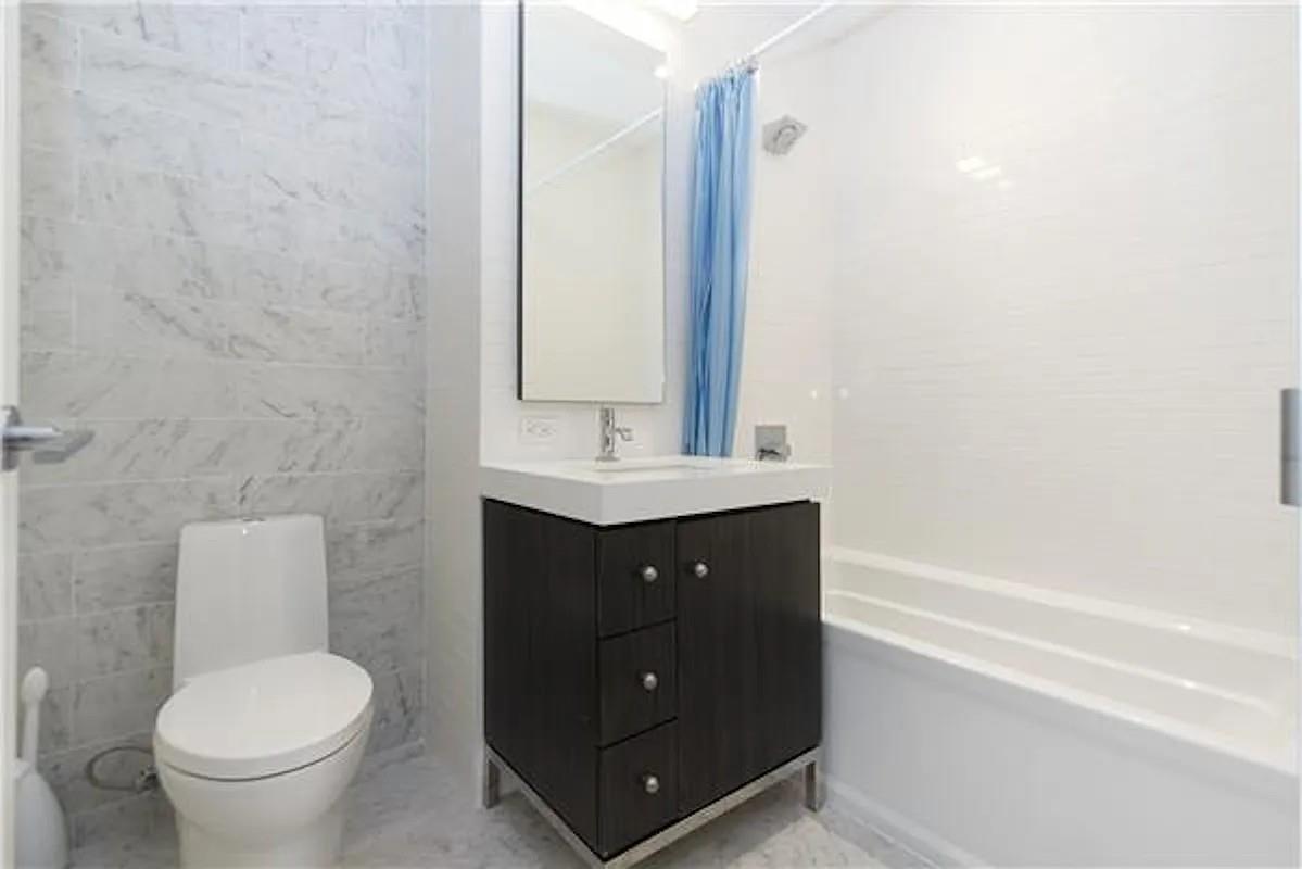 #4 photo, New York City, マンハッタン Hells Kitchen , NY 10019