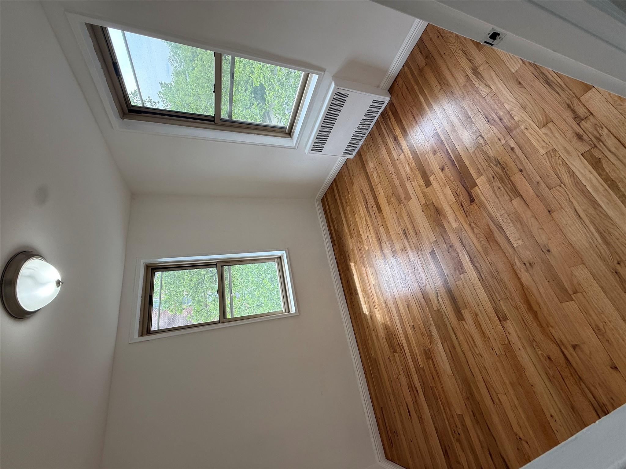 #2 photo, 67-25 Clyde Street, クイーンズ区 Forest Hills , NY 11375