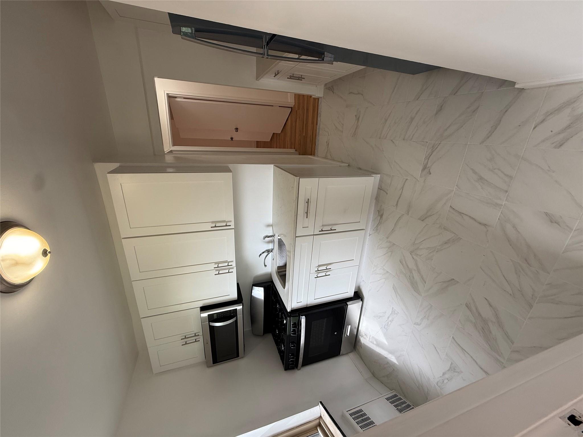 #3 photo, 67-25 Clyde Street, クイーンズ区 Forest Hills , NY 11375