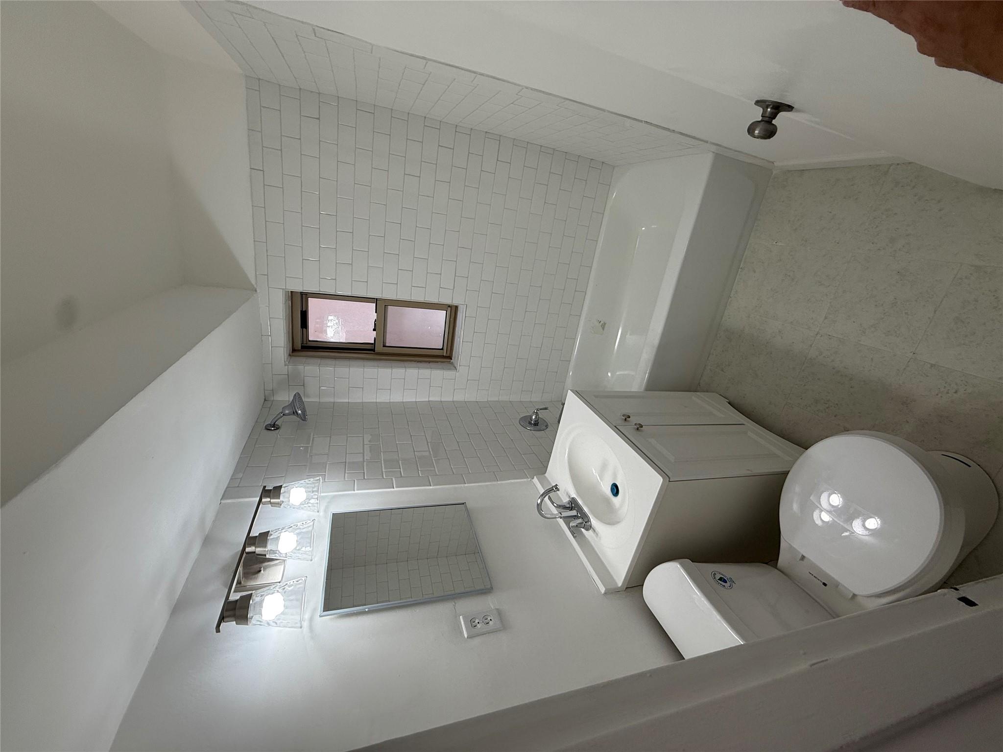 #4 photo, 67-25 Clyde Street, クイーンズ区 Forest Hills , NY 11375