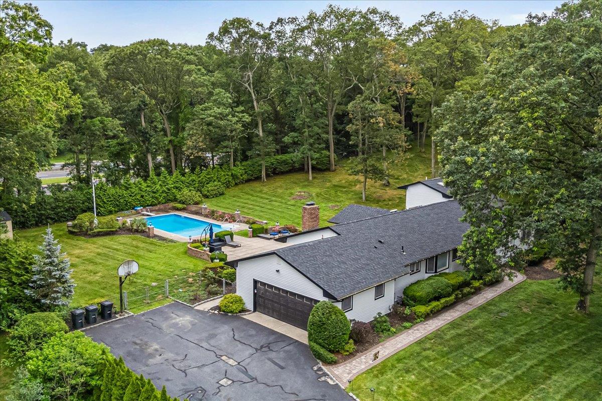 #1 photo, 9 Midvale Court, East Northport , NY 11731