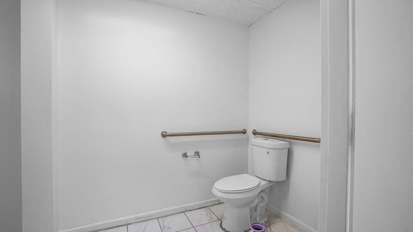 #16 photo, 1951 middle country Road, サフォーク郡 Centereach , NY 11720