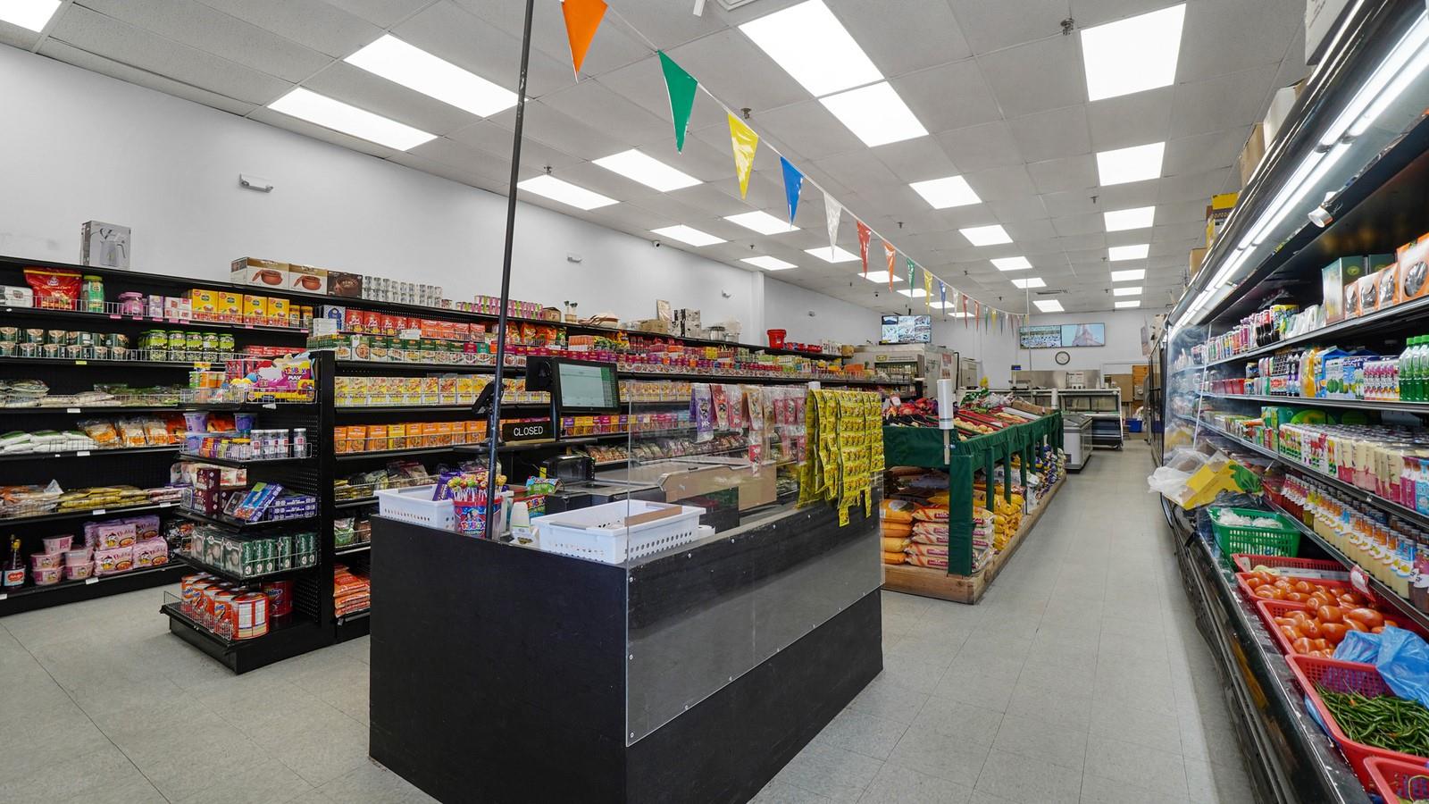 #2 photo, 1951 middle country Road, サフォーク郡 Centereach , NY 11720