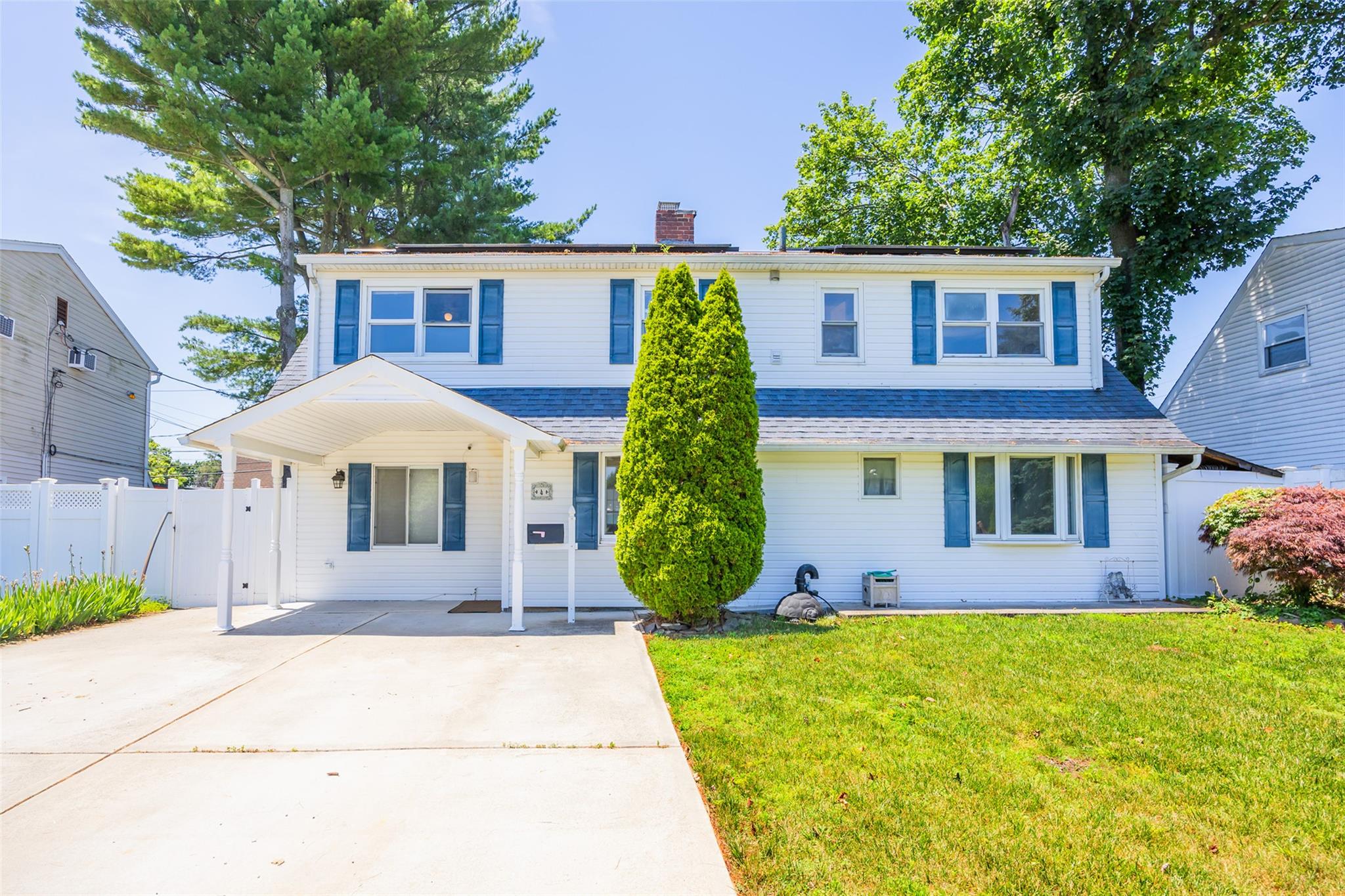 #1 photo, 4 Wagon Lane, Levittown , NY 11756