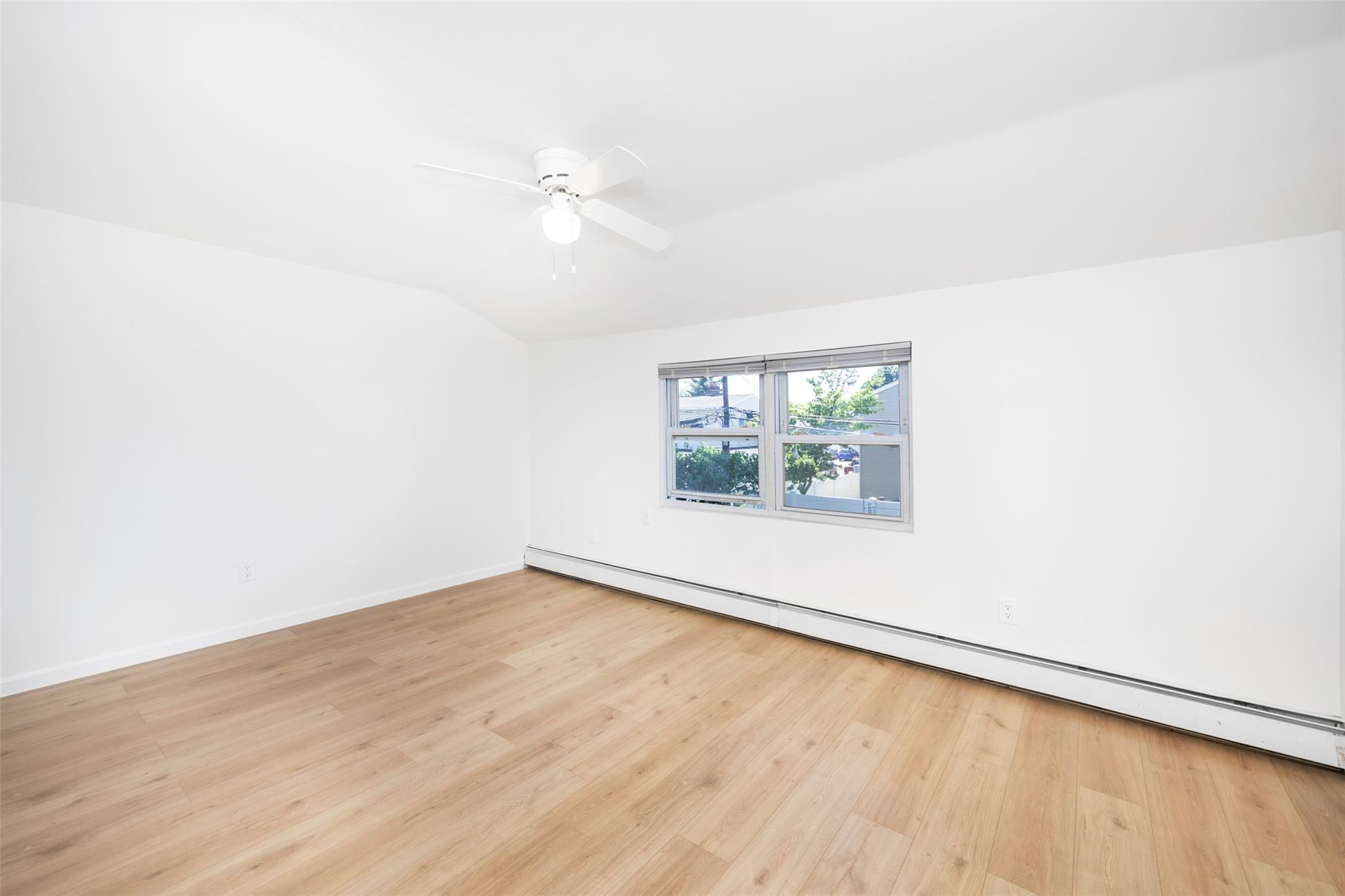 #17 photo, 4 Wagon Lane, Levittown , NY 11756