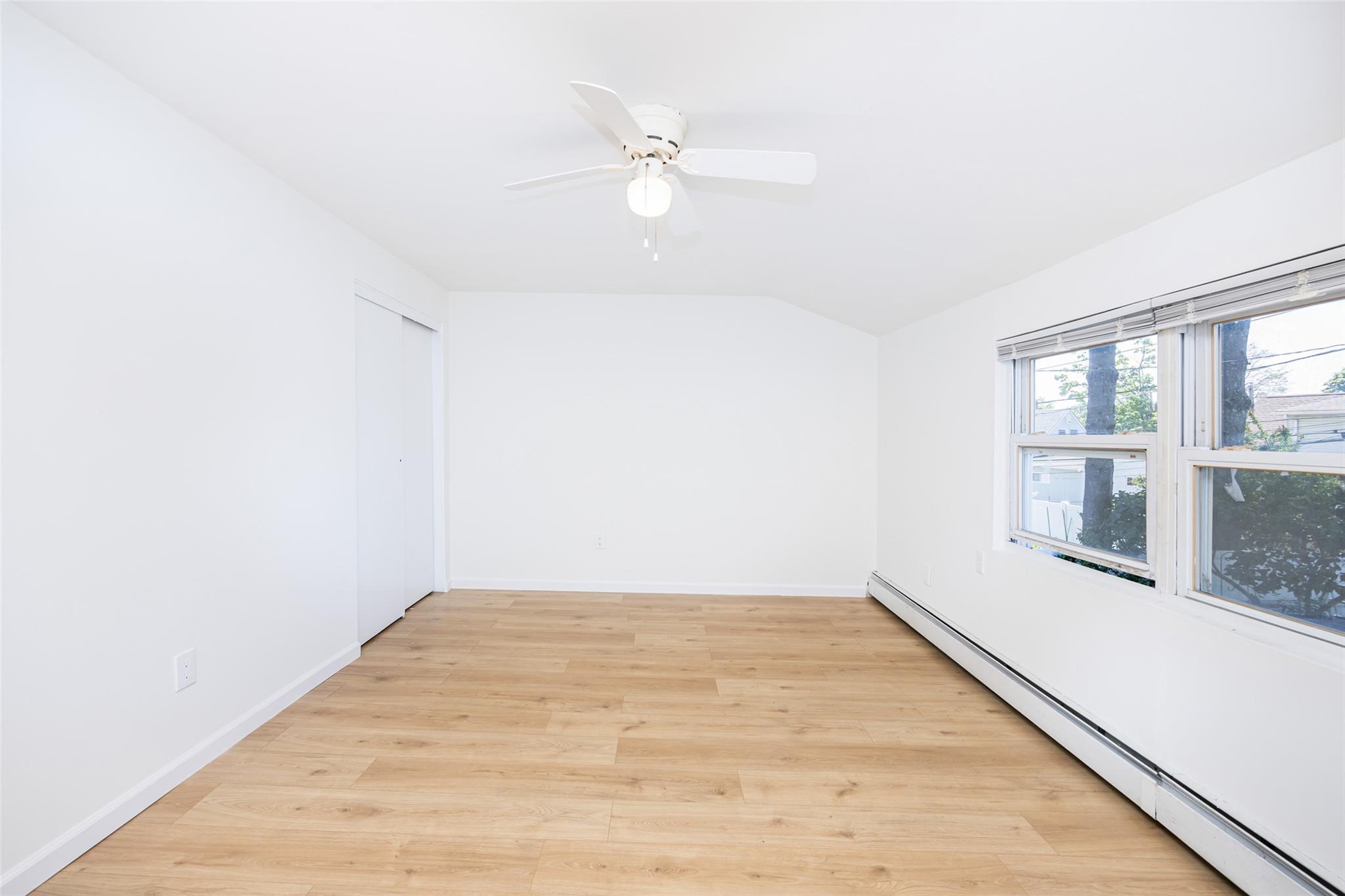 #18 photo, 4 Wagon Lane, Levittown , NY 11756