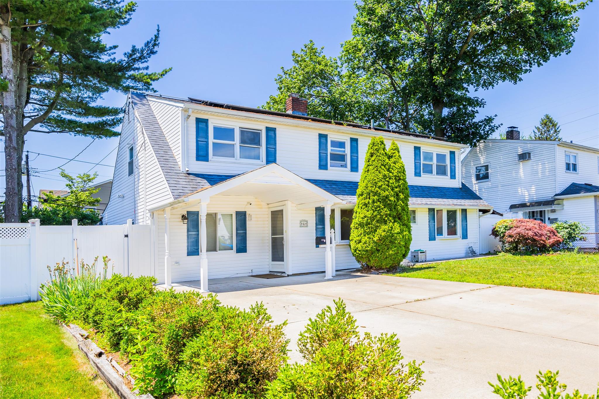 #2 photo, 4 Wagon Lane, Levittown , NY 11756