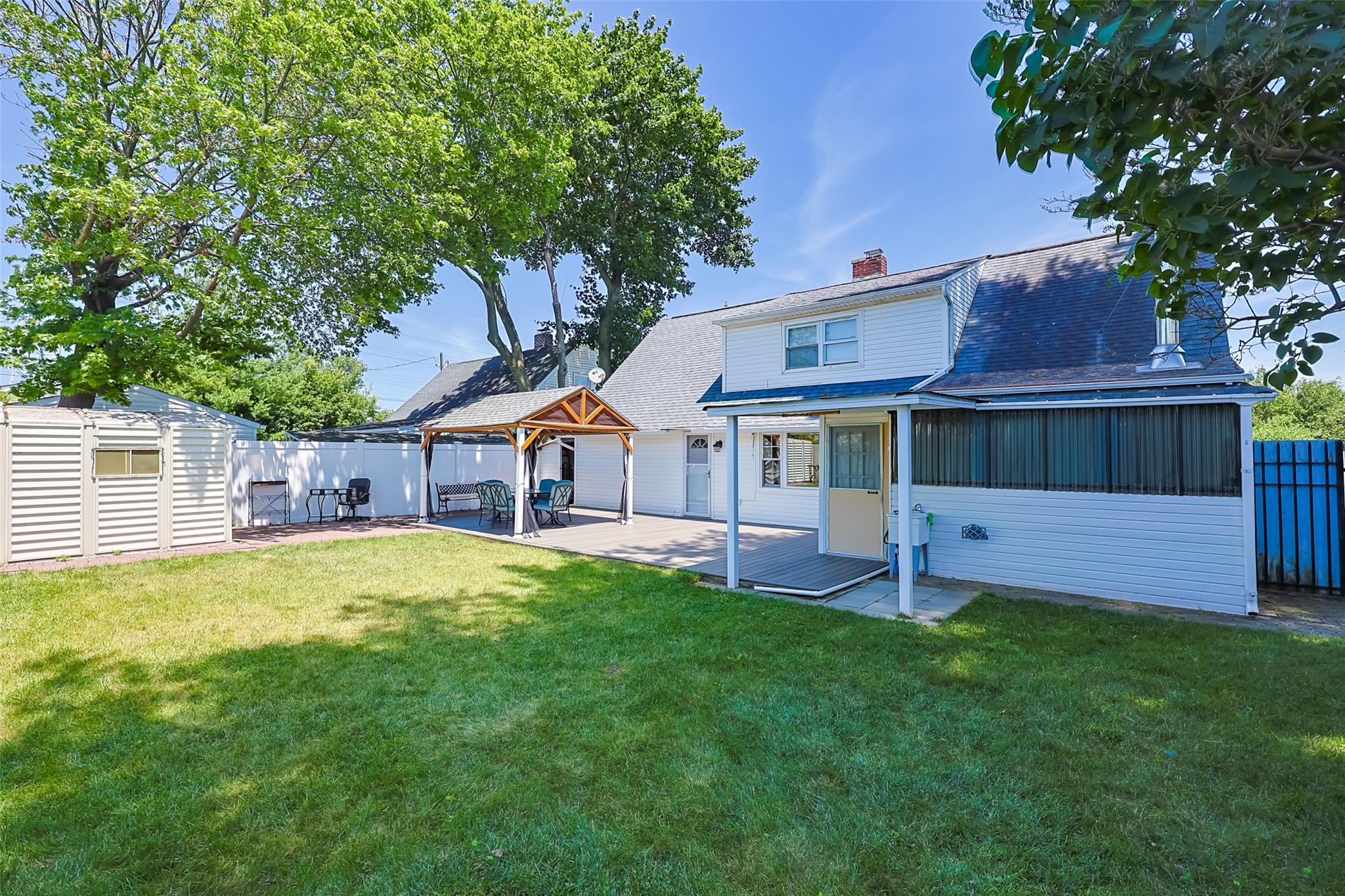 #4 photo, 4 Wagon Lane, Levittown , NY 11756