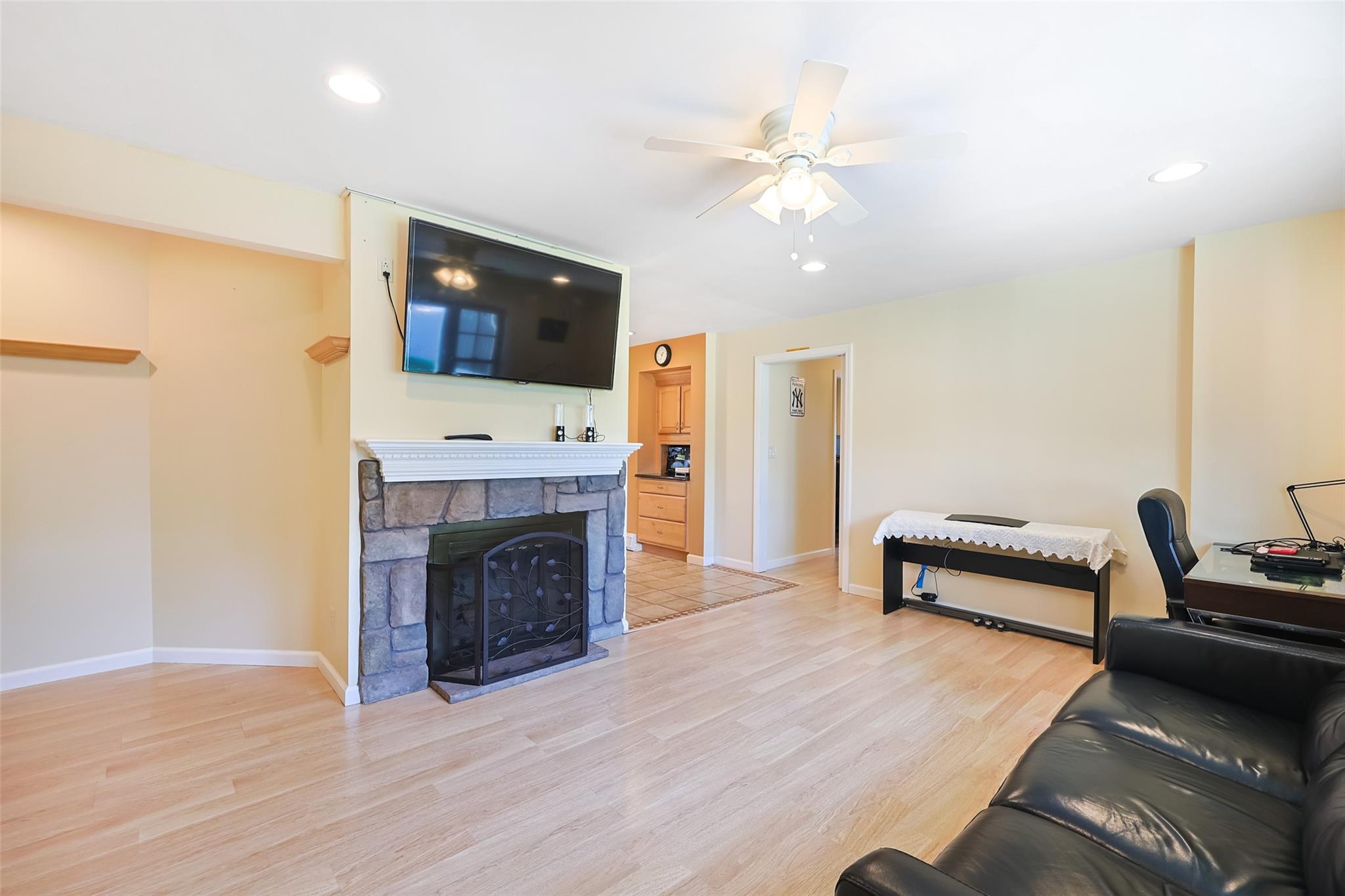 #9 photo, 4 Wagon Lane, Levittown , NY 11756