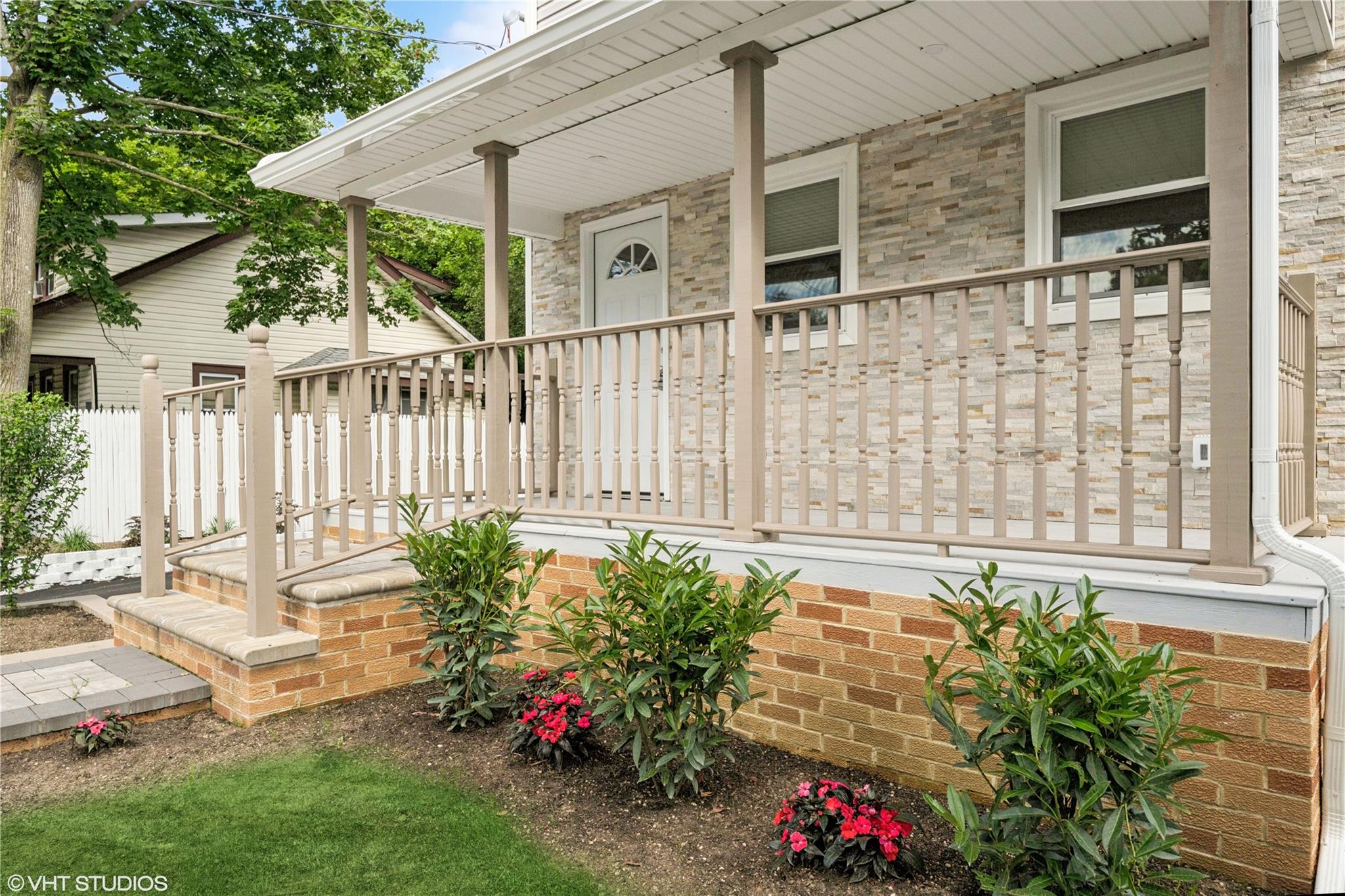 #3 photo, 92 Columbia Street, 東長島 亨廷顿站 Huntington Station , NY 11746