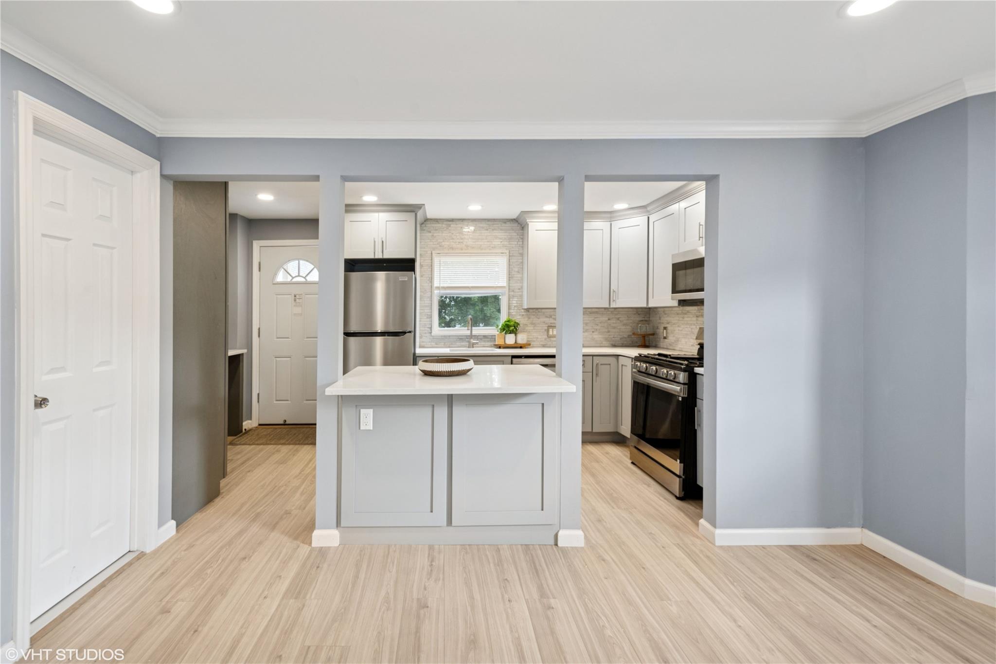 #7 photo, 92 Columbia Street, 東長島 亨廷顿站 Huntington Station , NY 11746