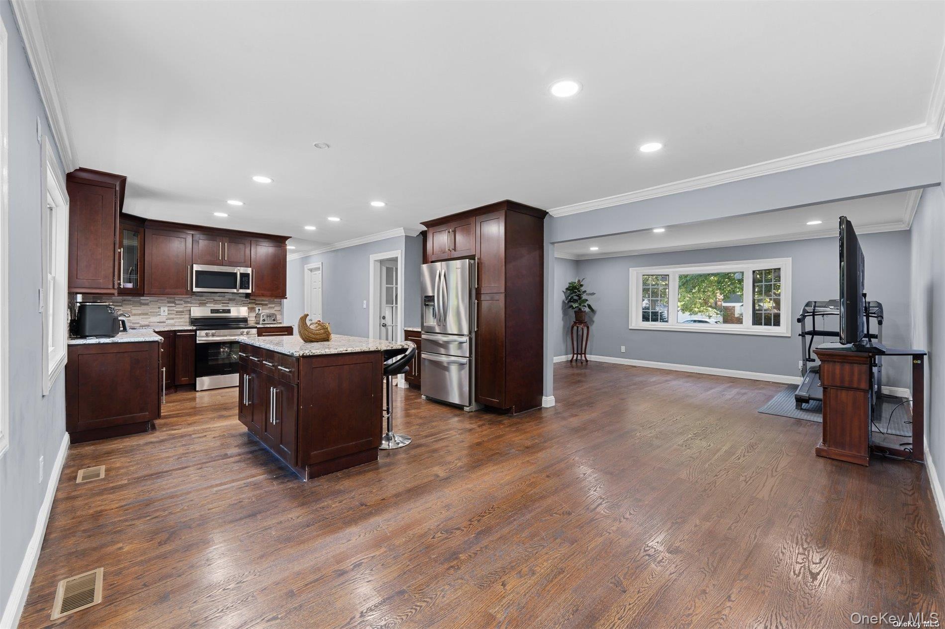 #10 photo, 82 Woodview Lane, Centereach , NY 11720