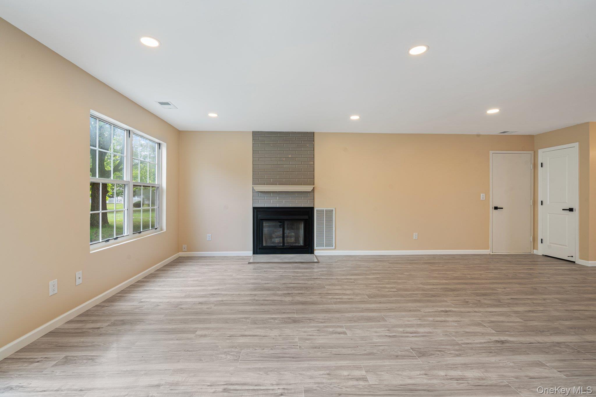 #12 photo, 6 Doe Path, サフォーク郡 Coram , NY 11727