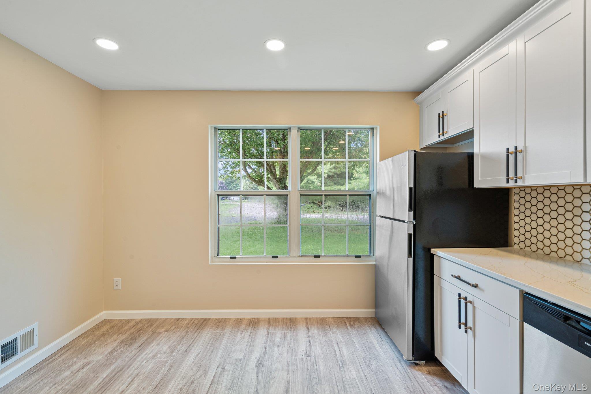 #8 photo, 6 Doe Path, サフォーク郡 Coram , NY 11727