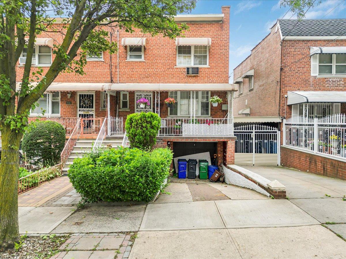 #1 photo, 3034 Radcliff Avenue, Bronx , NY 10469