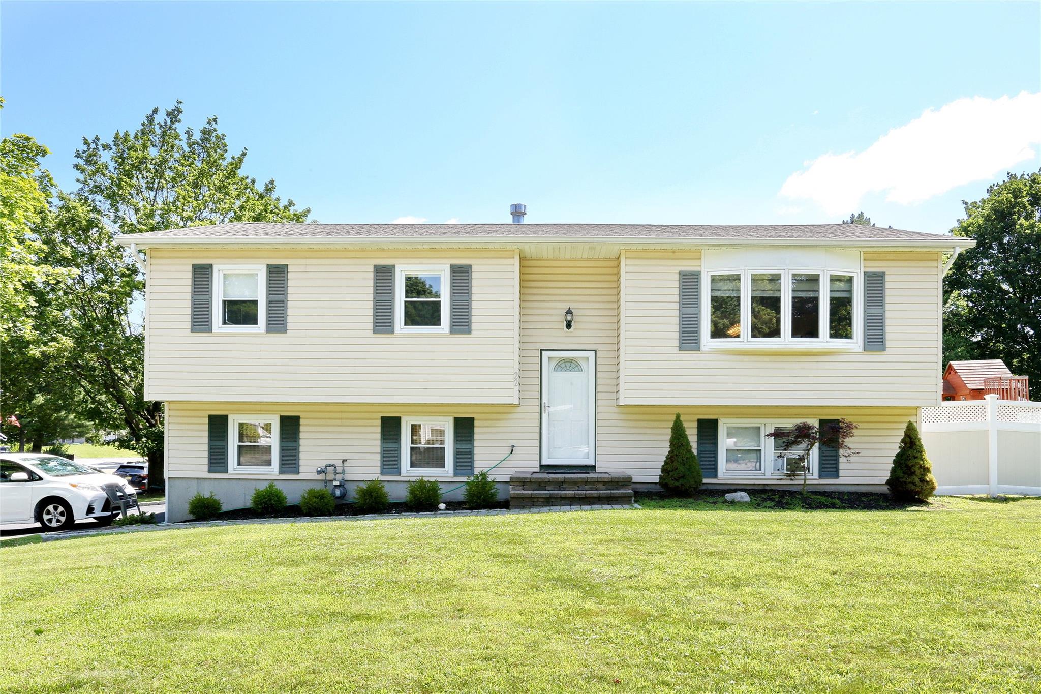 #1 photo, 22 Woodridge Drive, Garnerville , NY 10984