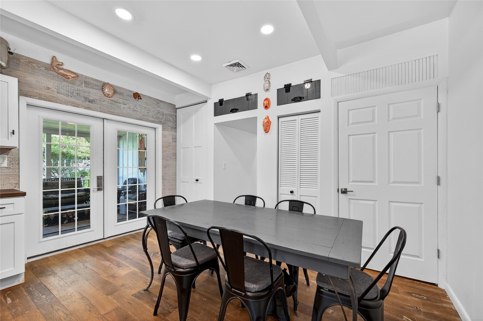 #14 photo, 16 Broadway, Loch Sheldrake , NY 12759