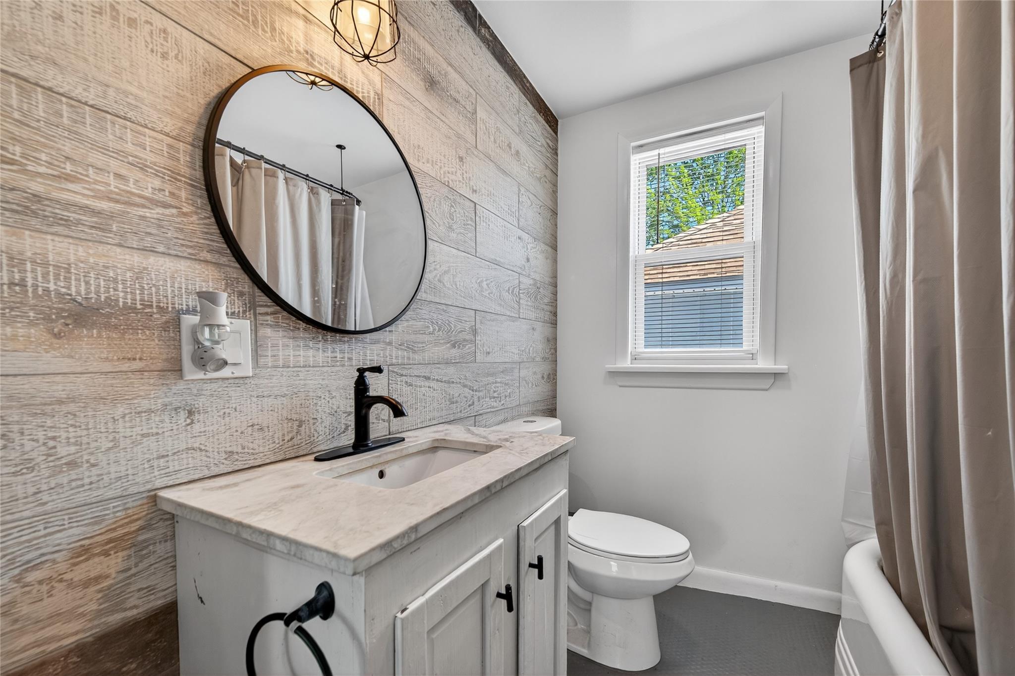 #16 photo, 16 Broadway, Loch Sheldrake , NY 12759